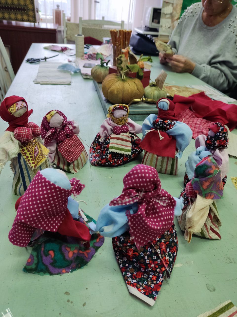 Делиться тем, что любишь: в Нижнем Новгороде на «Зелёной субботе» научились делать кукол Делиться тем, что любишь: в Нижнем Новгороде на «Зелёной субботе» научились делать кукол
