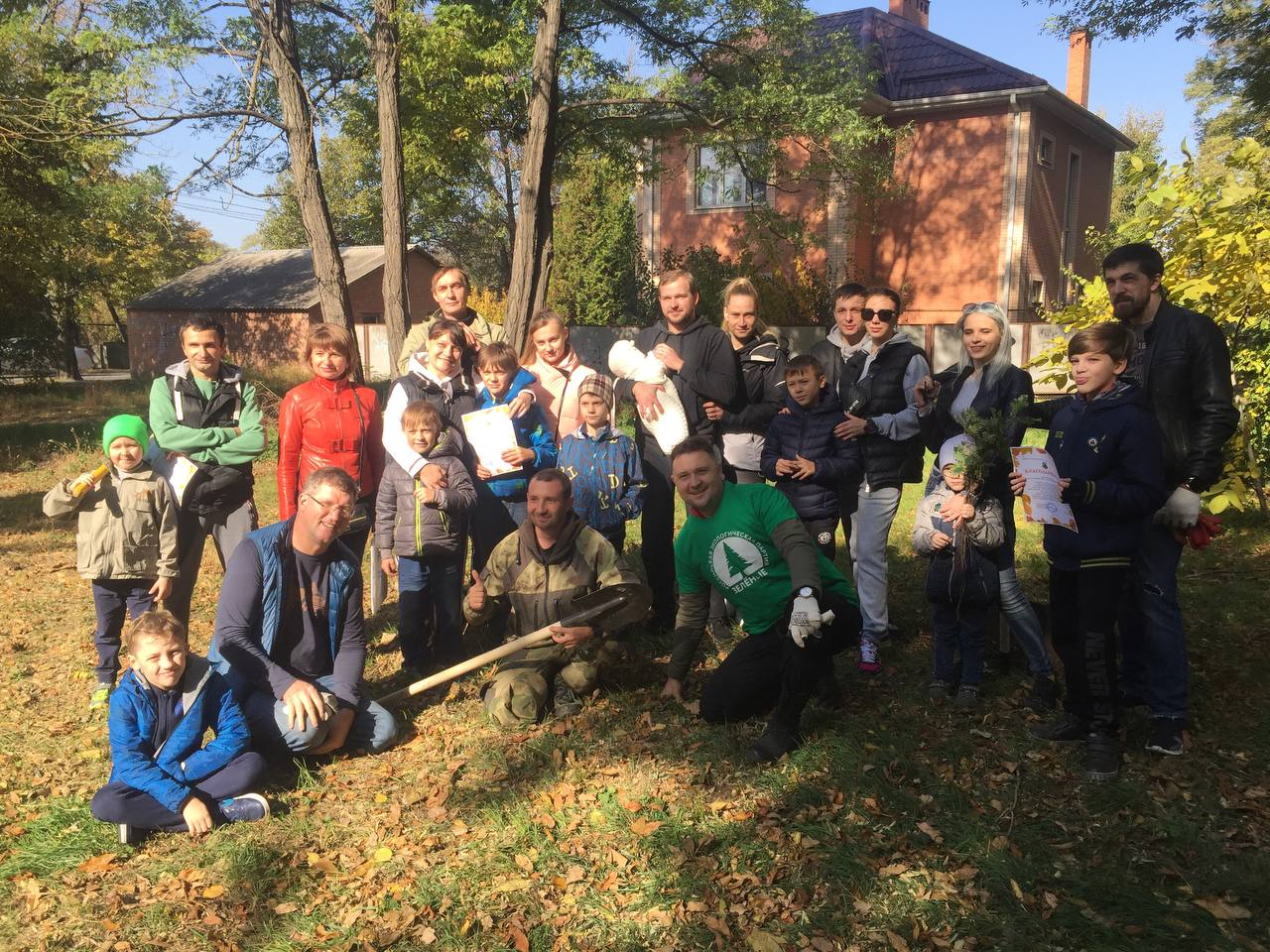 Ростовские «ЗЕЛЁНЫЕ» высадили саженцы дубов в Можайской роще