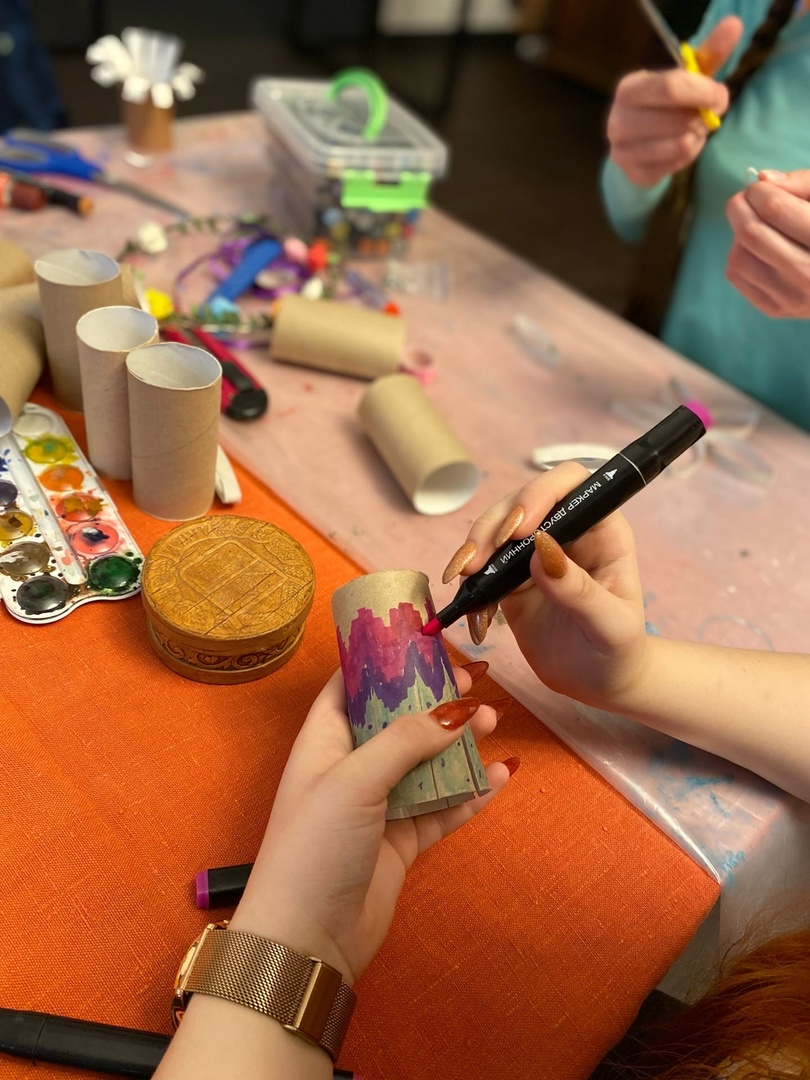 На творческую «Зелёную субботу» в Санкт-Петербурге принесли на обмен журналы по рукоделию, пряжу и нитки На творческую «Зелёную субботу» в Санкт-Петербурге принесли на обмен журналы по рукоделию, пряжу и нитки