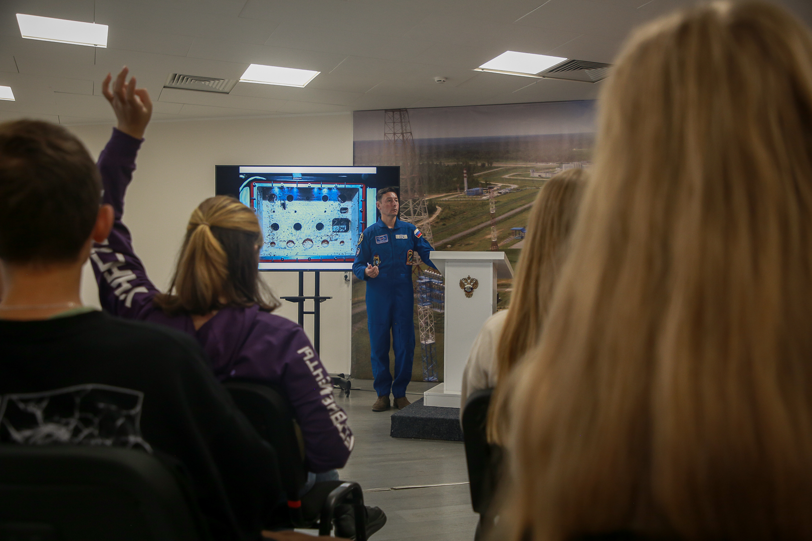 Сопредседатель партии «ЗЕЛЁНЫЕ» Сергей Ревин встретился с школьниками со всей России на космодроме Восточный Сопредседатель партии «ЗЕЛЁНЫЕ» Сергей Ревин встретился с школьниками со всей России на космодроме Восточный