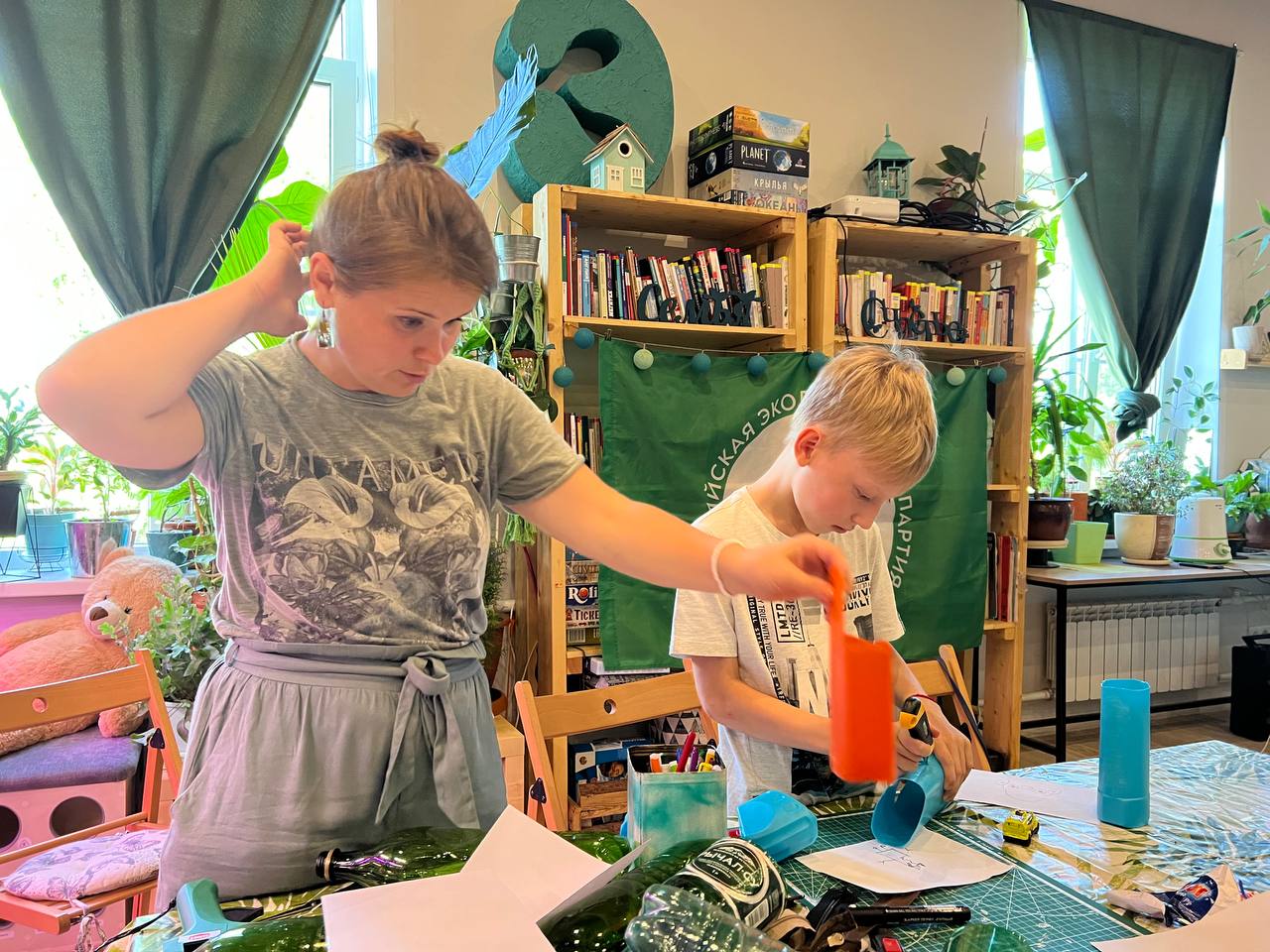 400 школьных принадлежностей принесли новгородцы на «школьную» «Зелёную субботу» 400 школьных принадлежностей принесли новгородцы на «школьную» «Зелёную субботу»