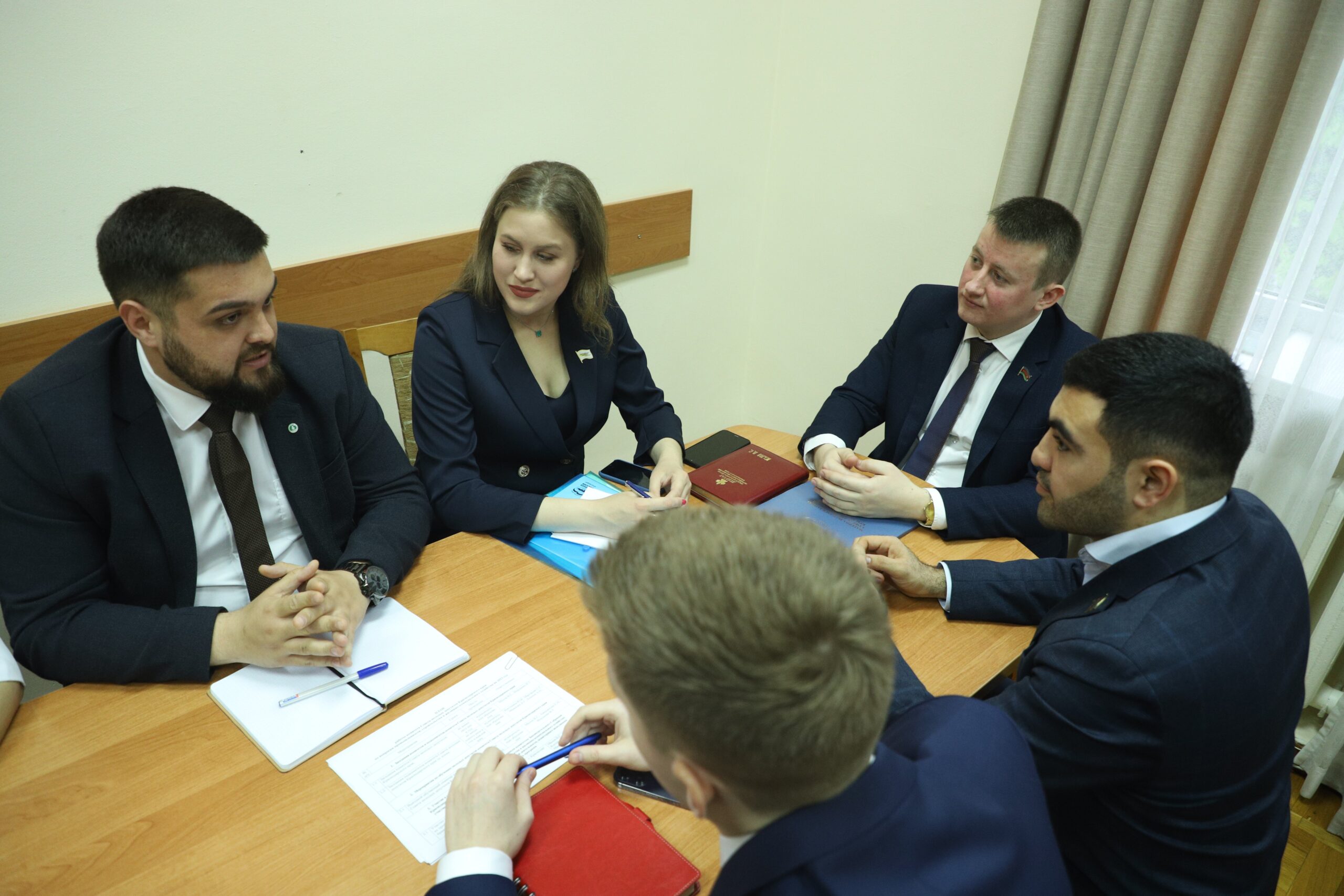 Председатель отделения партии «ЗЕЛЁНЫЕ» в Краснодарском крае Денис Лабеко предложил показывать патриотический фильм «С мячом в Британию» по всему краю Председатель отделения партии «ЗЕЛЁНЫЕ» в Краснодарском крае Денис Лабеко предложил показывать патриотический фильм «С мячом в Британию» по всему краю