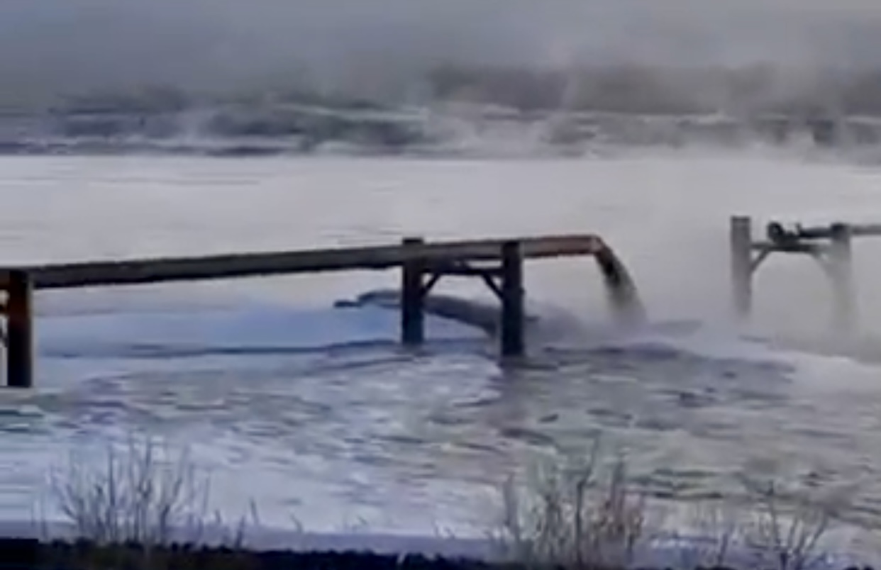 Российские «ЗЕЛЁНЫЕ» бьют тревогу: Ангару загрязняют опасными отходами