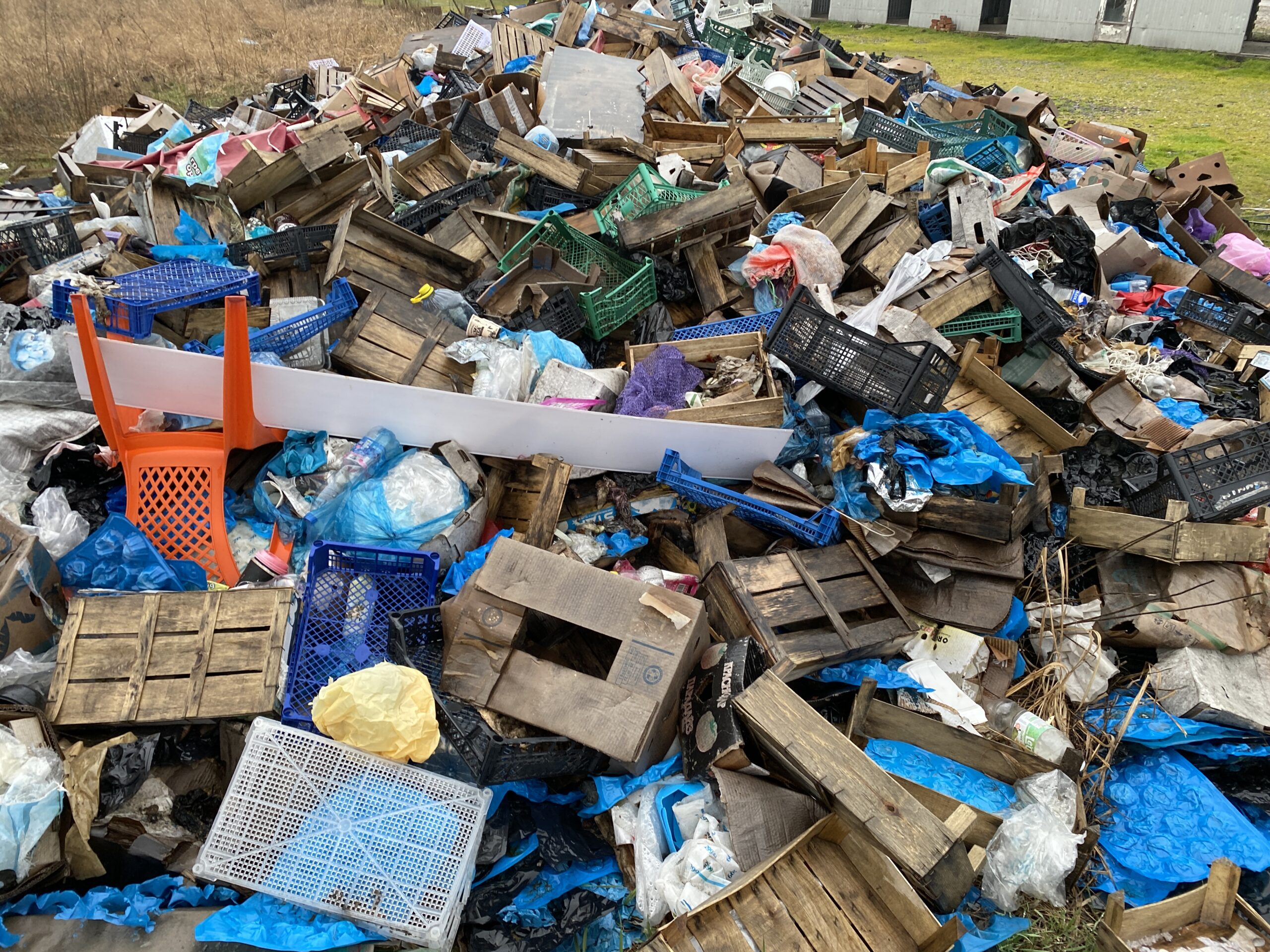 «ЗЕЛЁНЫЕ»: необходимо убрать несанкционированную свалку, мусор с которой уже начал попадать в реку Четук «ЗЕЛЁНЫЕ»: необходимо убрать несанкционированную свалку, мусор с которой уже начал попадать в реку Четук