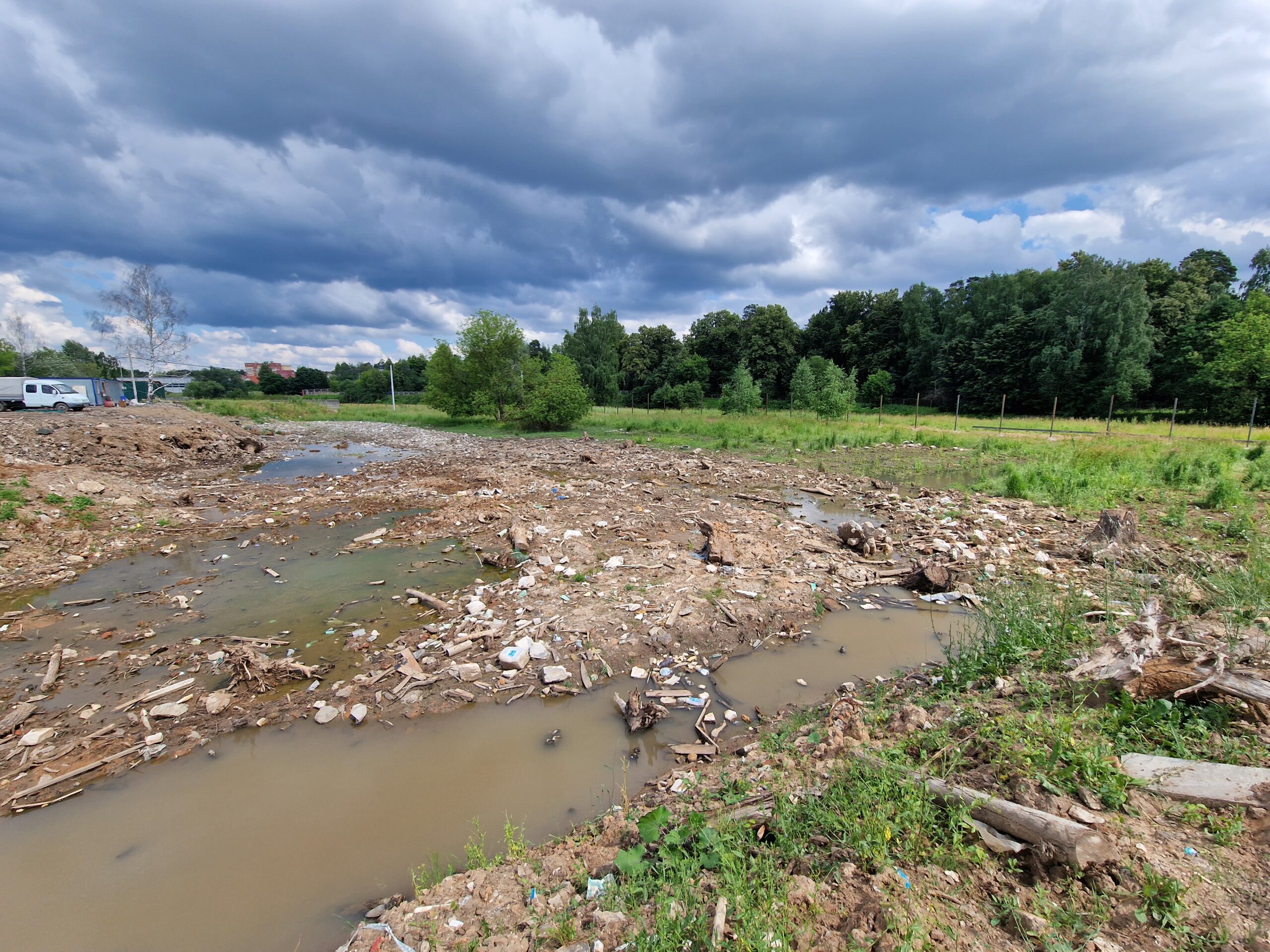 «ЗЕЛЁНЫЕ» требуют убрать свалку в водоохранной зоне Клязьмы «ЗЕЛЁНЫЕ» требуют убрать свалку в водоохранной зоне Клязьмы