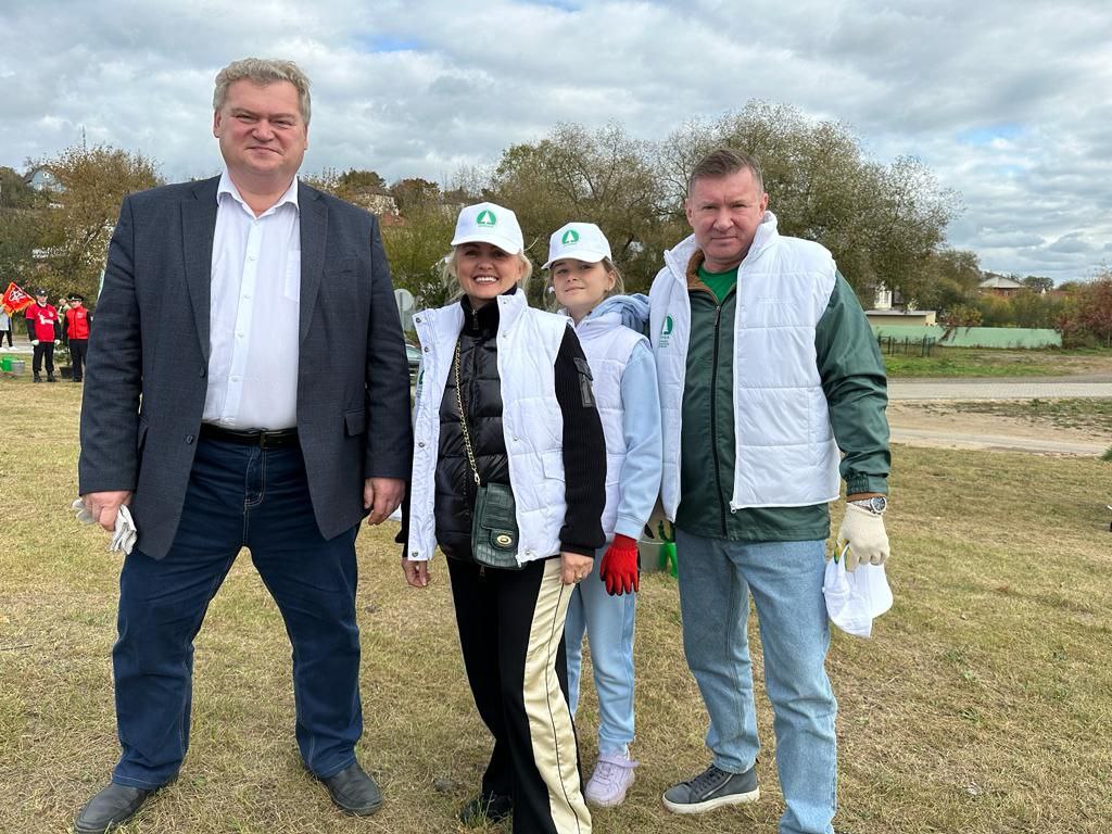 ЗНАМЯ КАЛУГА: 150 саженцев кедра посадили в Калуге к 80-летию освобождения Донбасса ЗНАМЯ КАЛУГА: 150 саженцев кедра посадили в Калуге к 80-летию освобождения Донбасса