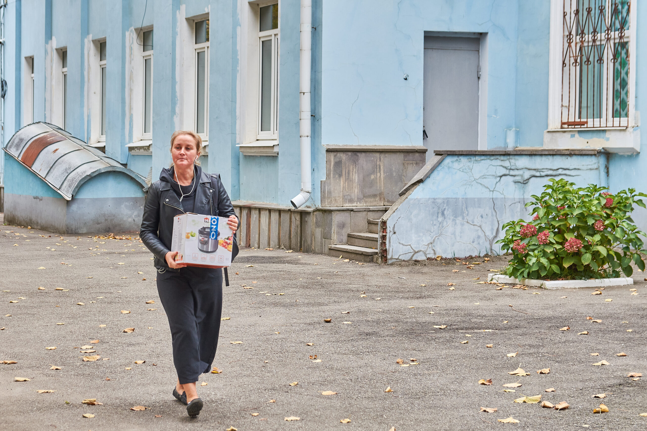 Пострадавшие от падения самолёта в Ейске получили более 300 кг гуманитарной помощи из Краснодара Пострадавшие от падения самолёта в Ейске получили более 300 кг гуманитарной помощи из Краснодара