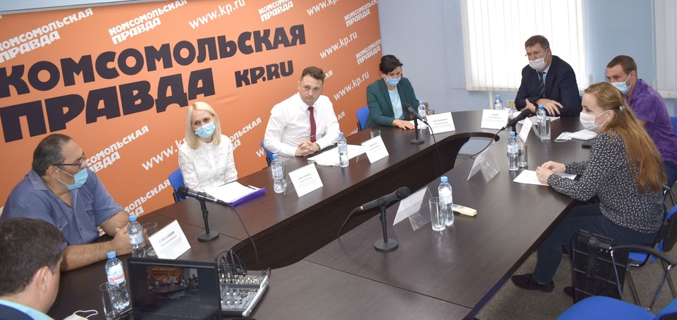 ​​Ростовские «ЗЕЛЁНЫЕ» вручили губернатору резолюцию круглого стола, посвящённого проблемам Дона