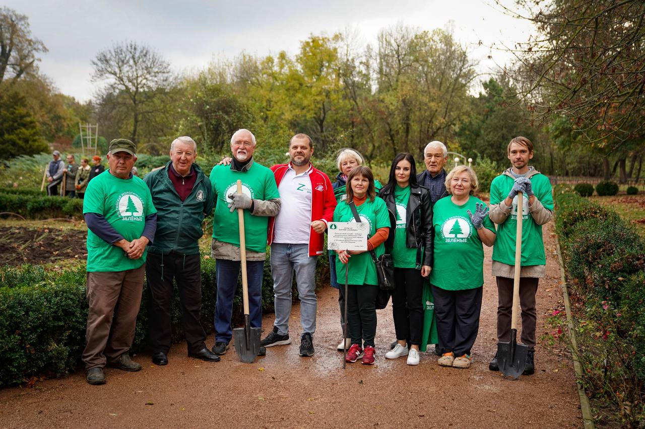 Крымские «ЗЕЛЁНЫЕ» высадили 330 роз и 60 деревьев