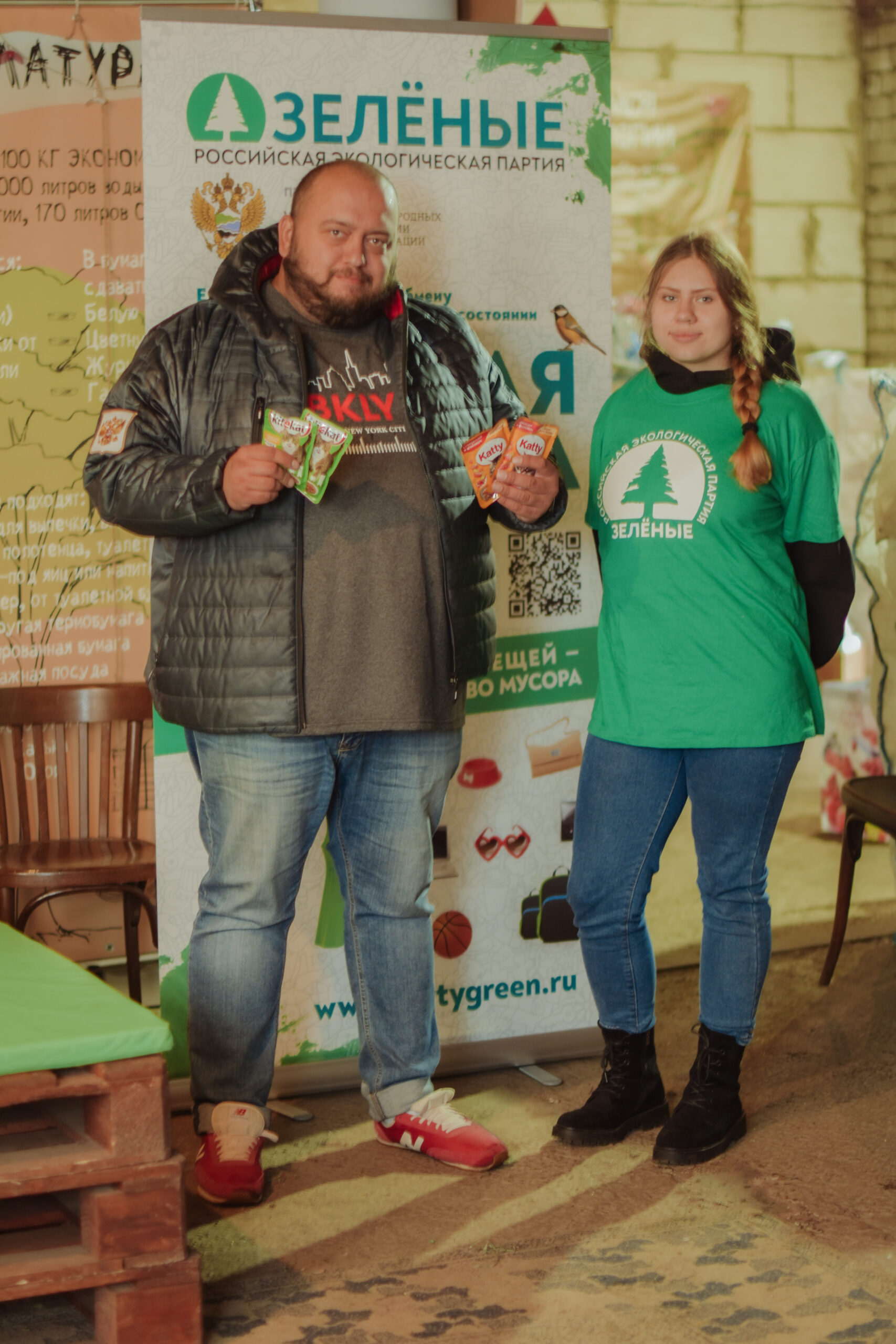 На «Зелёную субботу» жители Ярославля приносили корм и текстиль для подстилок собакам и кошкам На «Зелёную субботу» жители Ярославля приносили корм и текстиль для подстилок собакам и кошкам