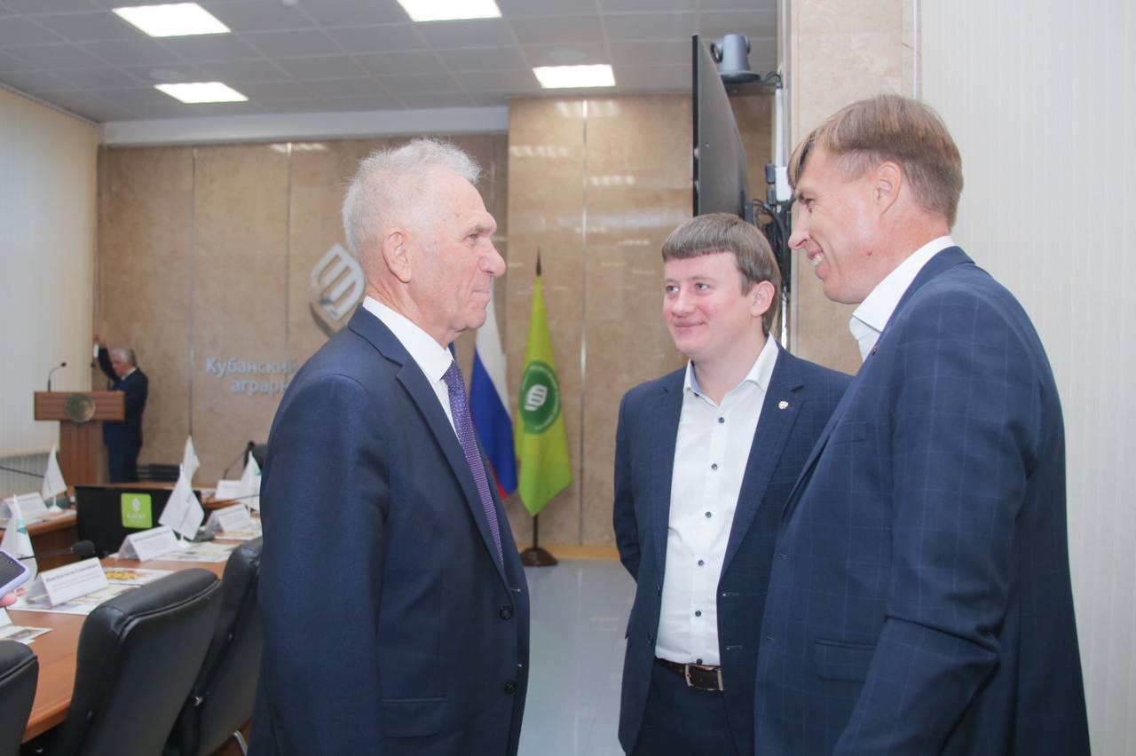 Эксперт краснодарских «ЗЕЛЁНЫХ» Владимир Малов принял участие в круглом столе на тему цифровизации агропромышленного комплекса Эксперт краснодарских «ЗЕЛЁНЫХ» Владимир Малов принял участие в круглом столе на тему цифровизации агропромышленного комплекса