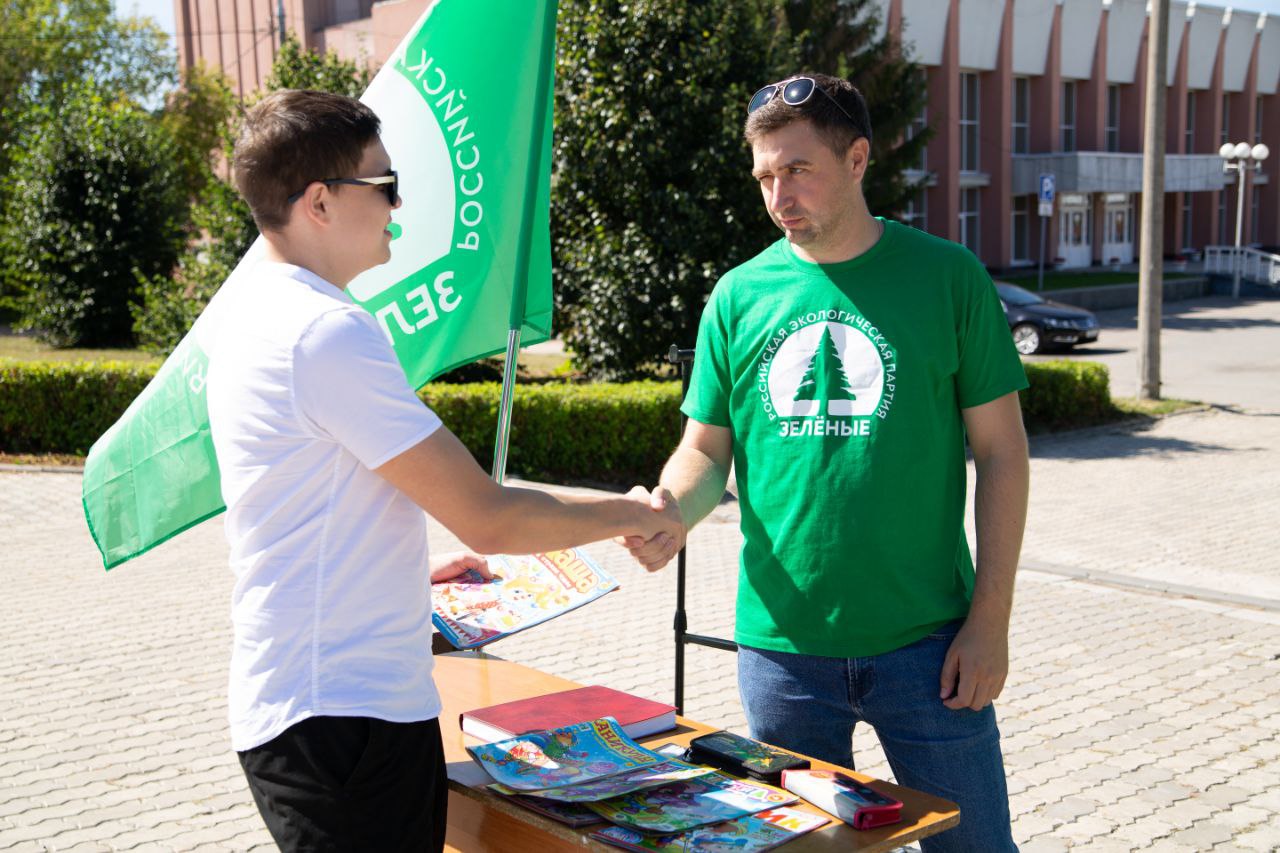 В Чебоксарах в минувшую субботу обменялись школьными принадлежностями В Чебоксарах в минувшую субботу обменялись школьными принадлежностями