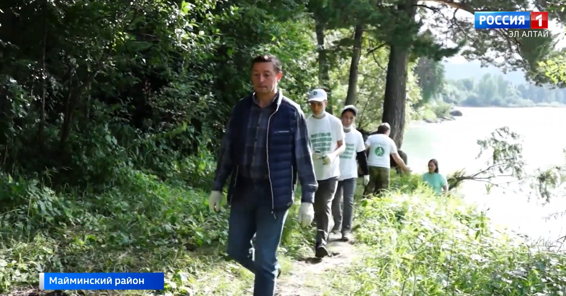 Сопредседатель партии «ЗЕЛЁНЫЕ» Сергей Ревин и  директор Центра социально-консервативной политики Людмила Шувалова вместе с эковолонтерами Республики Алтай провели акцию по уборке мусора