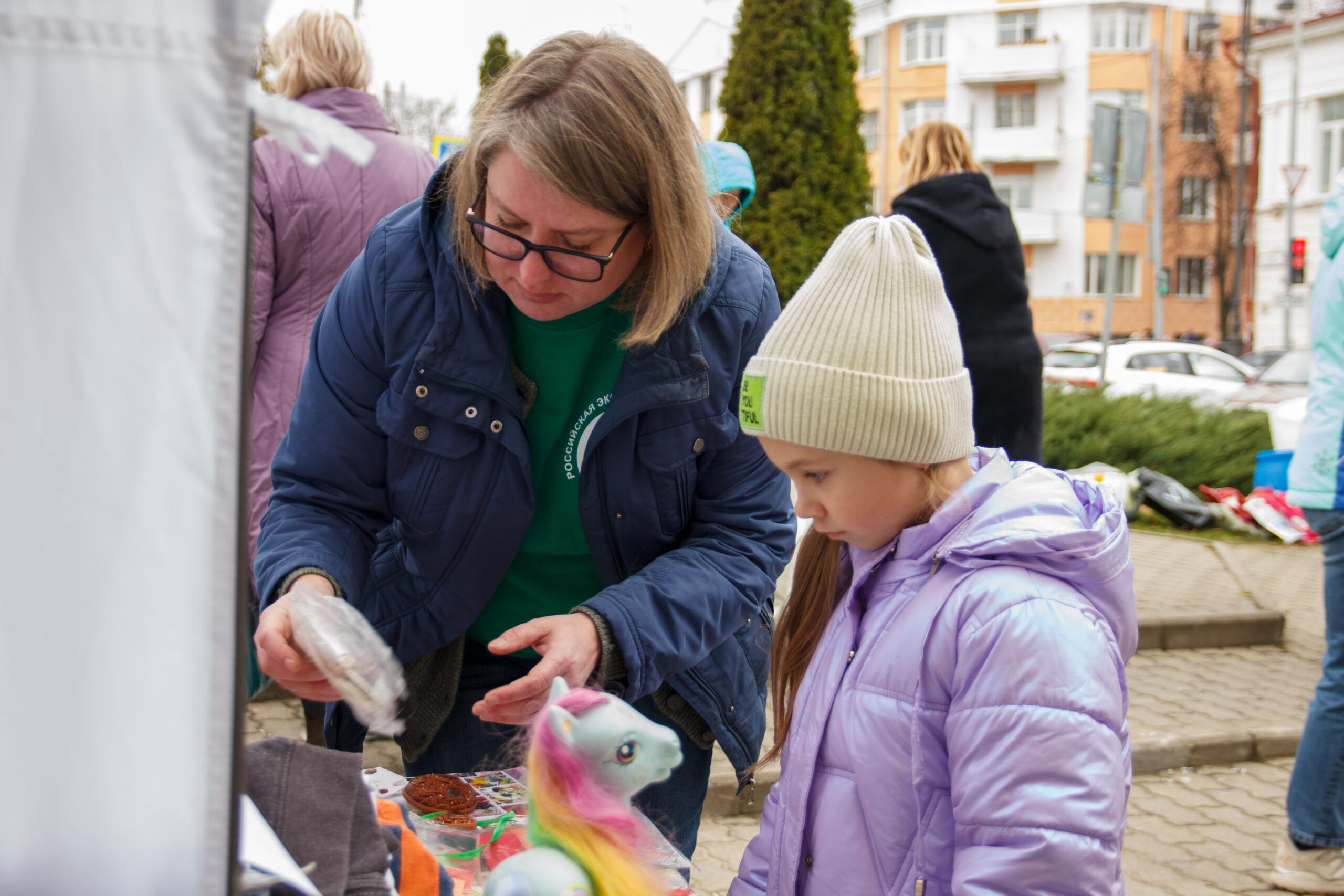 Жители Электростали и Ногинска принесли на обмен 400 предметов для творчества и одежды Жители Электростали и Ногинска принесли на обмен 400 предметов для творчества и одежды