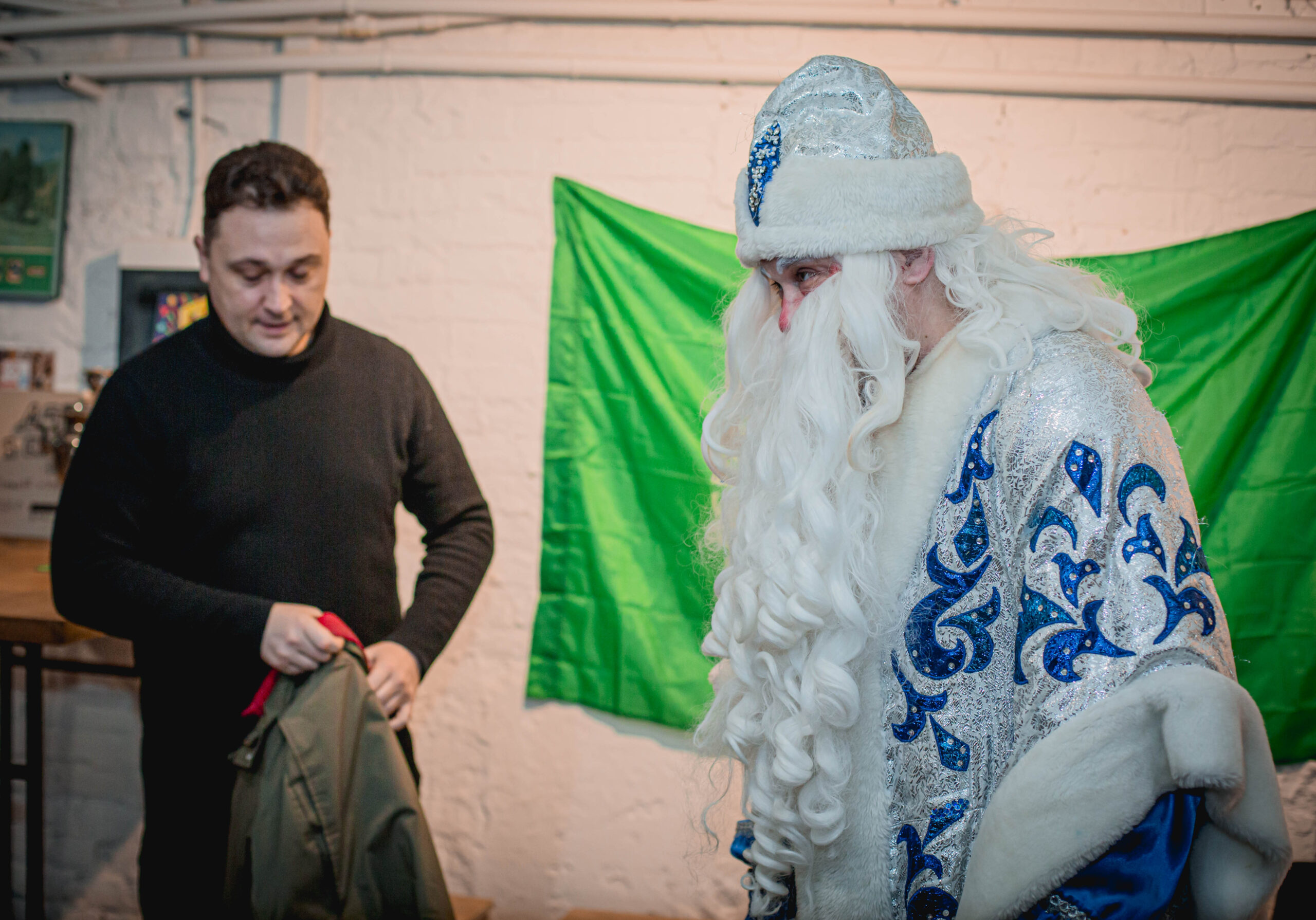 Ёлочные игрушки, новогодние ели и украшения для дома – в Ростове-на-Дону прошла предновогодняя «Зелёная суббота» Ёлочные игрушки, новогодние ели и украшения для дома – в Ростове-на-Дону прошла предновогодняя «Зелёная суббота»