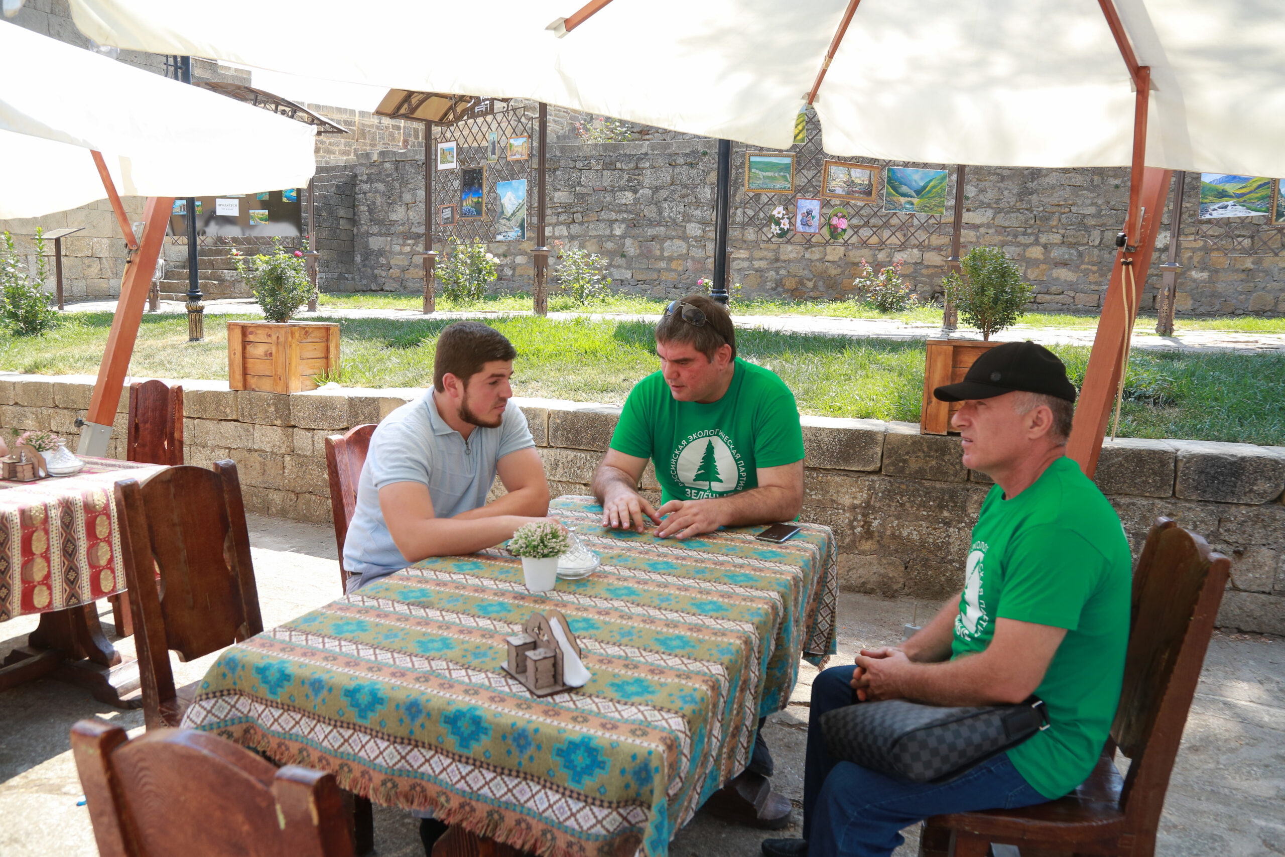 «ЗЕЛЁНЫЕ» Дагестана установили сортировочные баки в цитадели «Нарын-Кала» «ЗЕЛЁНЫЕ» Дагестана установили сортировочные баки в цитадели «Нарын-Кала»