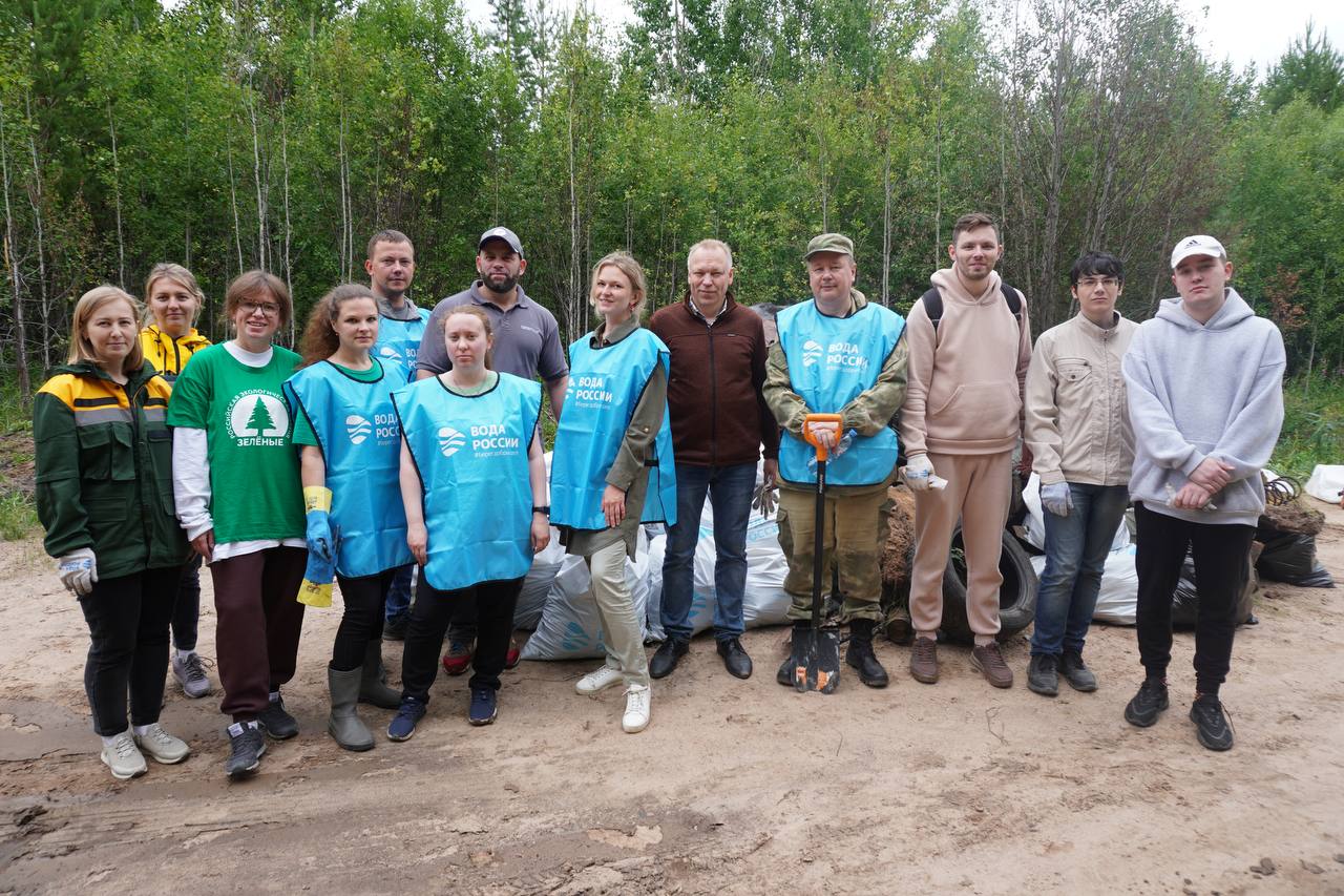 Архангельские «ЗЕЛЁНЫЕ» приняли участие в уборке мусора под Новодвинском Архангельские «ЗЕЛЁНЫЕ» приняли участие в уборке мусора под Новодвинском