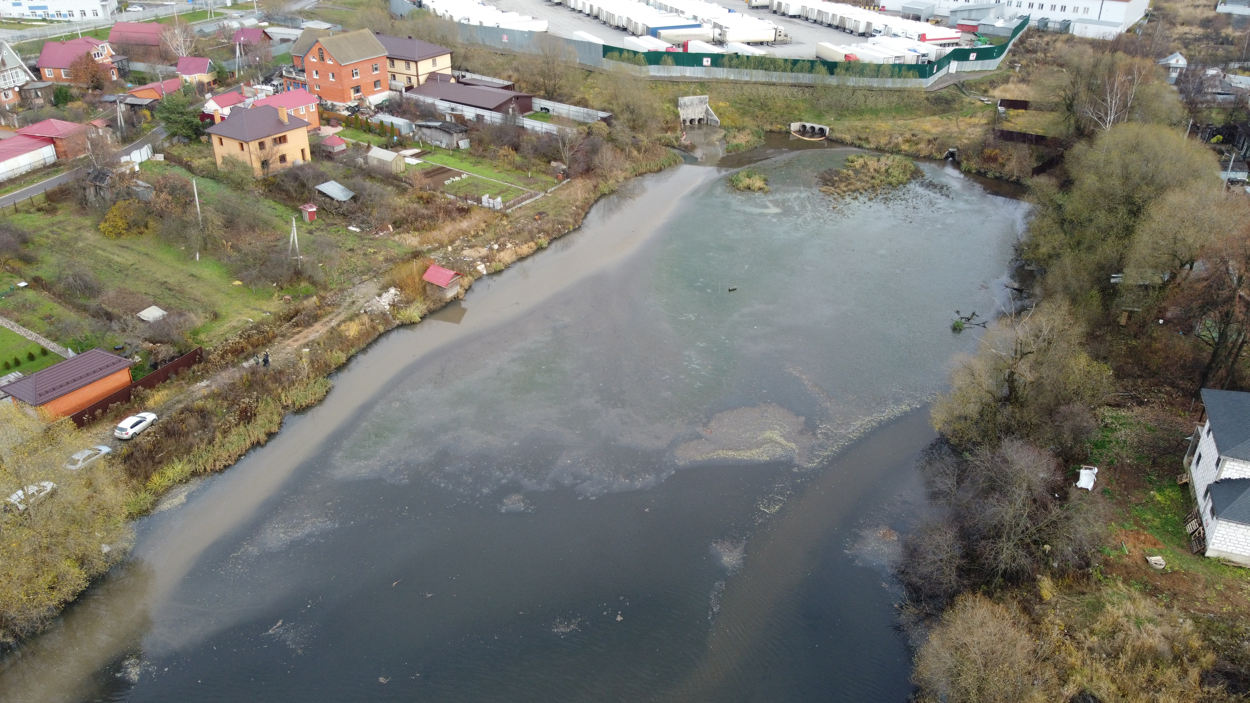 Московские «ЗЕЛЁНЫЕ» анализируют качество воды в реке Сосенка Московские «ЗЕЛЁНЫЕ» анализируют качество воды в реке Сосенка