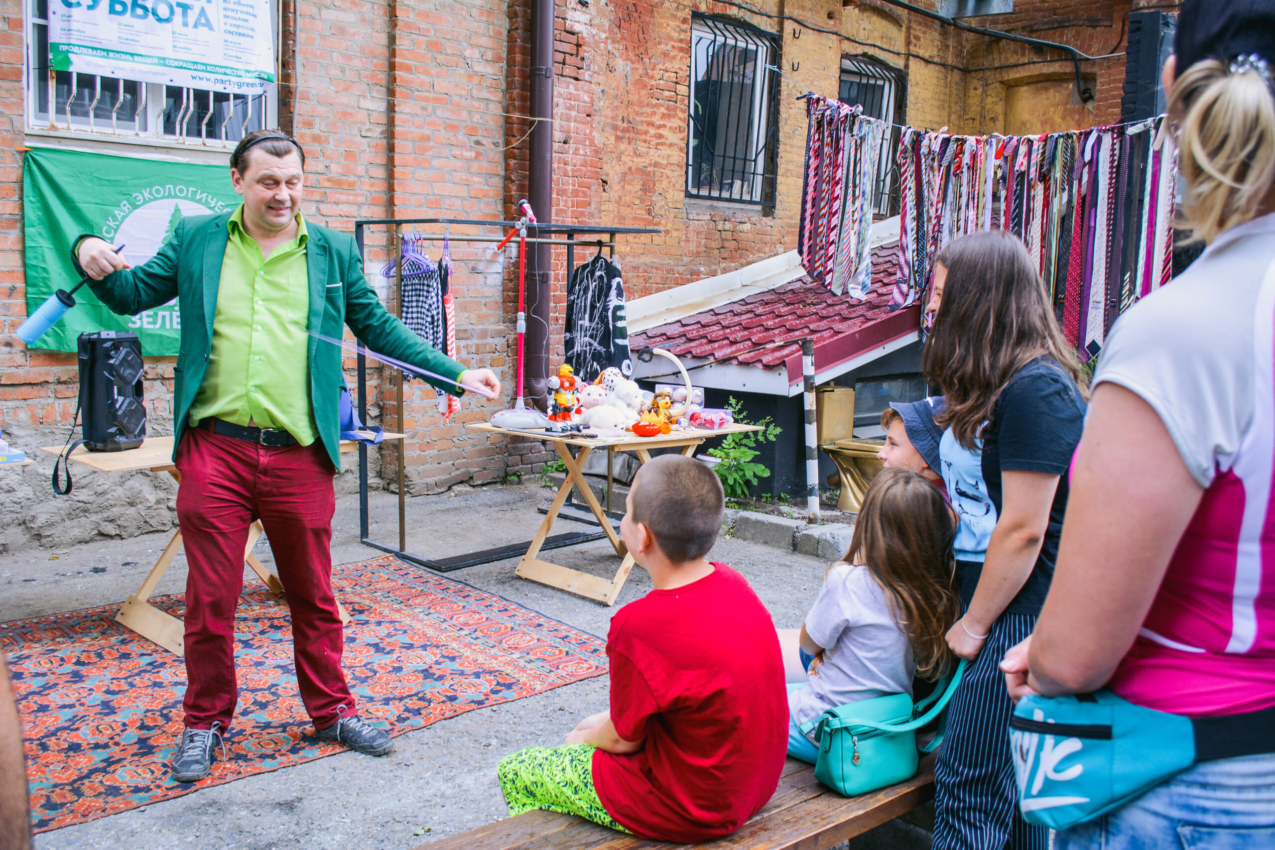 Жители Ростова-на-Дону принесли на «Зелёную субботу» более 180 книг, игрушек, настолок Жители Ростова-на-Дону принесли на «Зелёную субботу» более 180 книг, игрушек, настолок