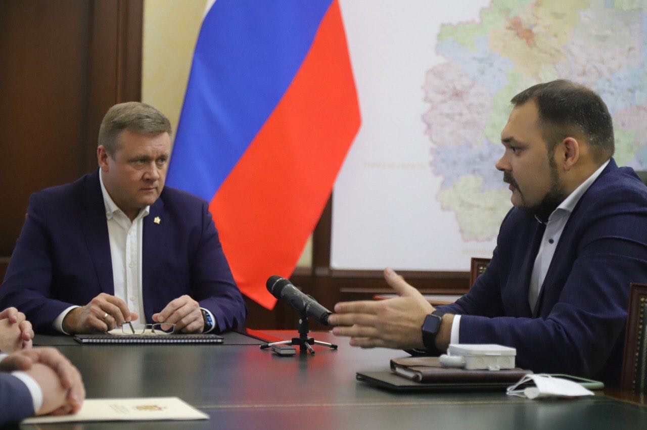 В рамках рабочей встречи Губернатора Рязанской области Николая Любимова с сопредседателем партии «ЗЕЛЁНЫЕ» Сергеем Шахматовым губернатор выразил готовность сотрудничать в реализации «зелёных» проектов