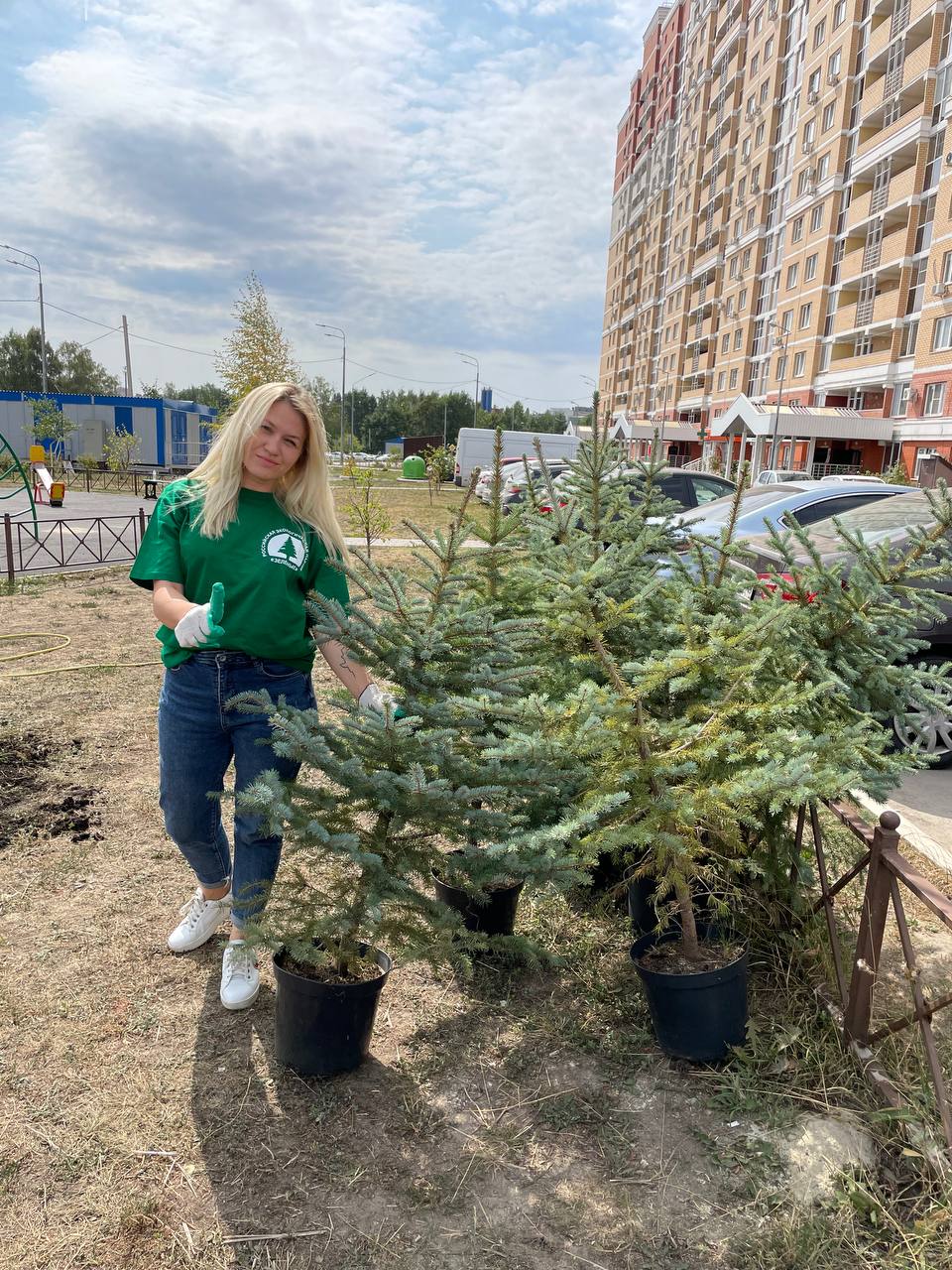 В Липецке в рамках «Зелёной эстафеты» высадили 15 елей В Липецке в рамках «Зелёной эстафеты» высадили 15 елей