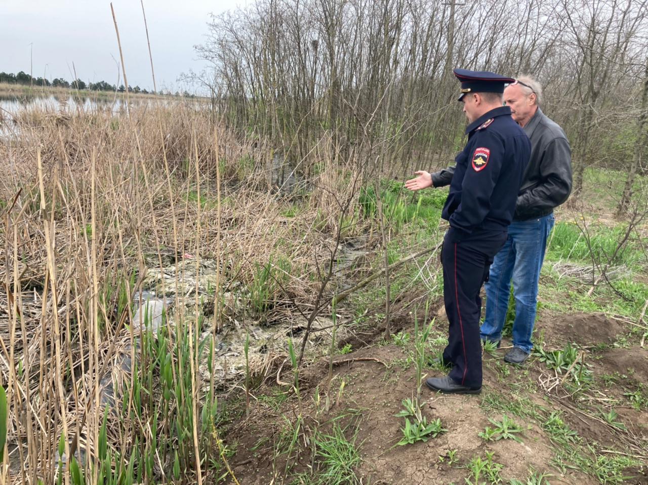 Экоинспекторы Кубани обнаружили загрязнённое канализационными стоками озеро