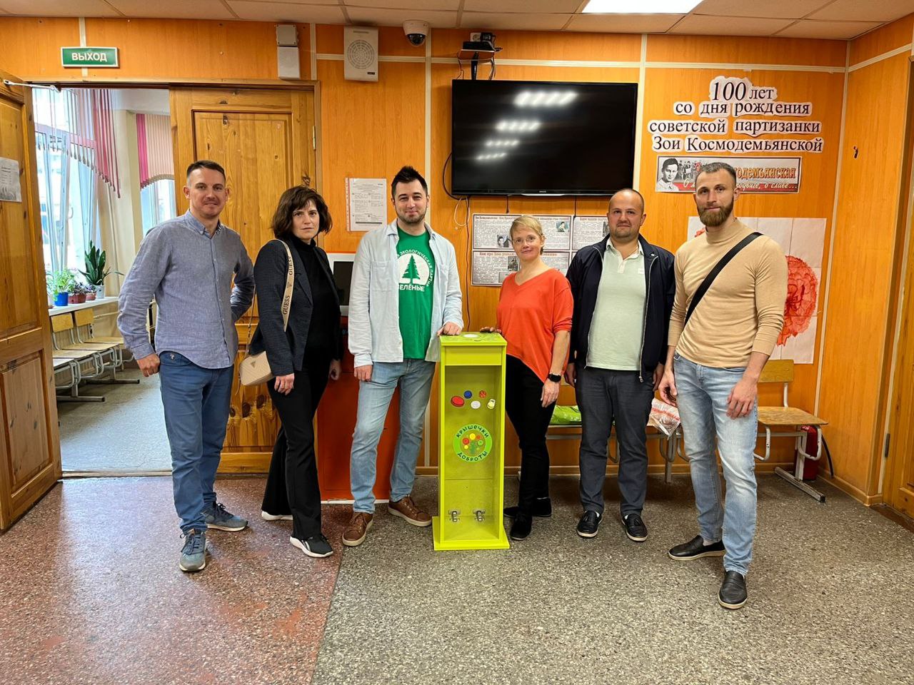 «ЗЕЛЁНЫЕ» Санкт-Петербурга передали боксы для сбора крышечек в школы Ульянки «ЗЕЛЁНЫЕ» Санкт-Петербурга передали боксы для сбора крышечек в школы Ульянки