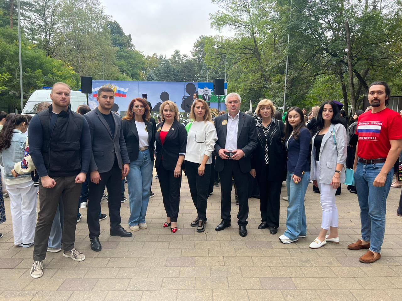 Депутат Парламента Кабардино-Балкарской Республики от партии «ЗЕЛЁНЫЕ» Аслан Алтуев поддержал участницу акции в поддержку СВО Депутат Парламента Кабардино-Балкарской Республики от партии «ЗЕЛЁНЫЕ» Аслан Алтуев поддержал участницу акции в поддержку СВО