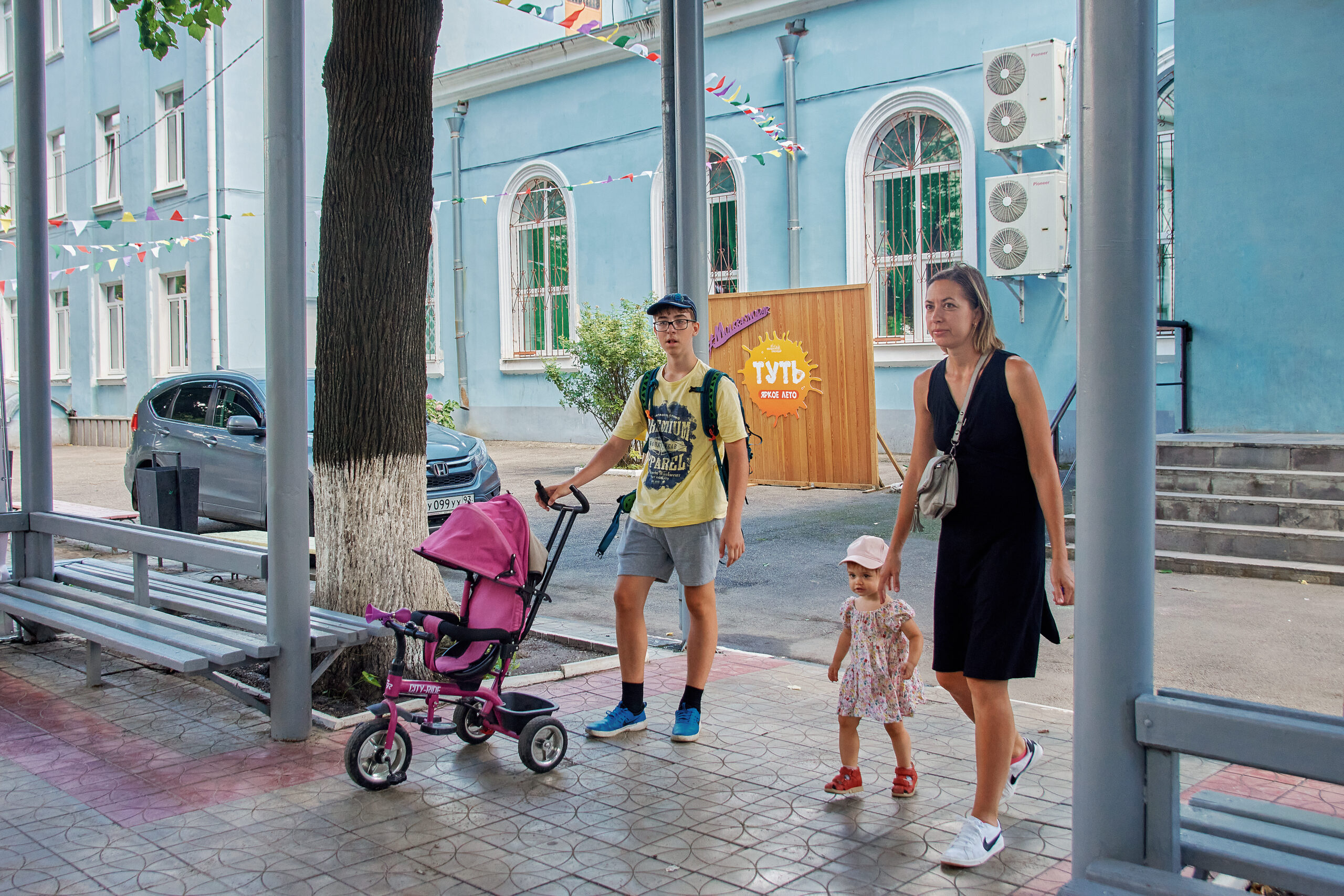 750 предметов гардероба и интерьера принесли на «Зелёную субботу» краснодарцы 750 предметов гардероба и интерьера принесли на «Зелёную субботу» краснодарцы