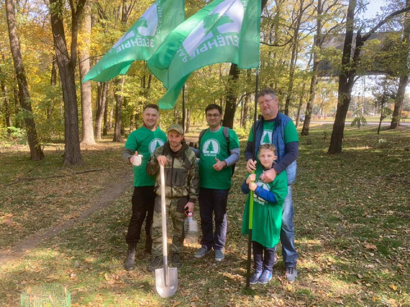 Ростовские «ЗЕЛЁНЫЕ» высадили саженцы дубов в Можайской роще Ростовские «ЗЕЛЁНЫЕ» высадили саженцы дубов в Можайской роще