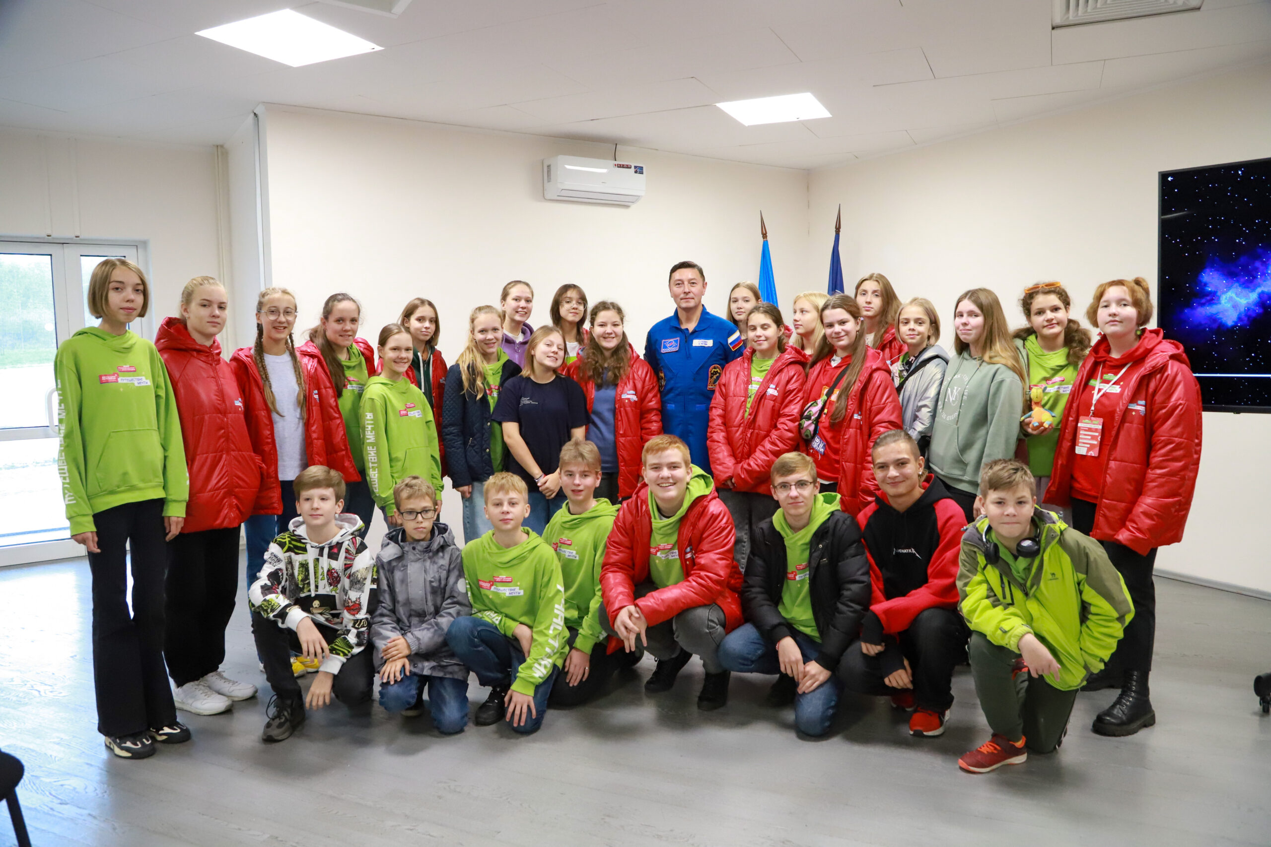 Сопредседатель партии «ЗЕЛЁНЫЕ» Сергей Ревин встретился с школьниками со всей России на космодроме Восточный Сопредседатель партии «ЗЕЛЁНЫЕ» Сергей Ревин встретился с школьниками со всей России на космодроме Восточный