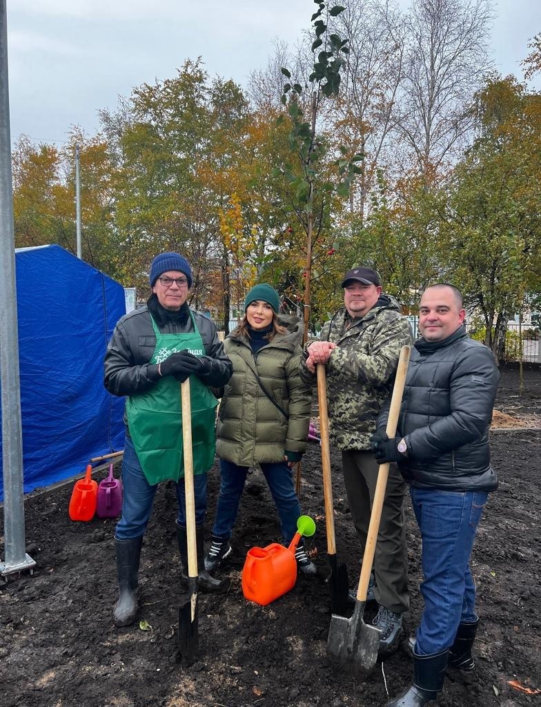 В Уфе «ЗЕЛЁНЫЕ» высадили «Парламентскую аллею»
