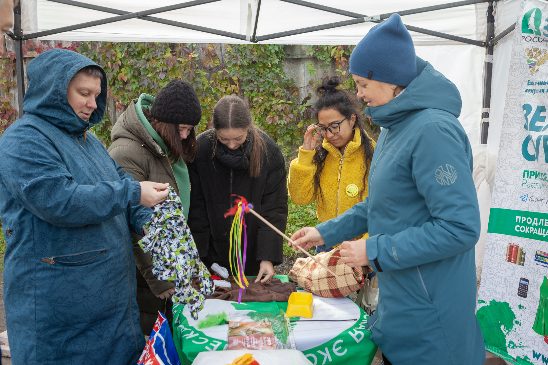 На «Зелёную субботу» жители Великого Новгорода принесли 35 кг корма для собак На «Зелёную субботу» жители Великого Новгорода принесли 35 кг корма для собак