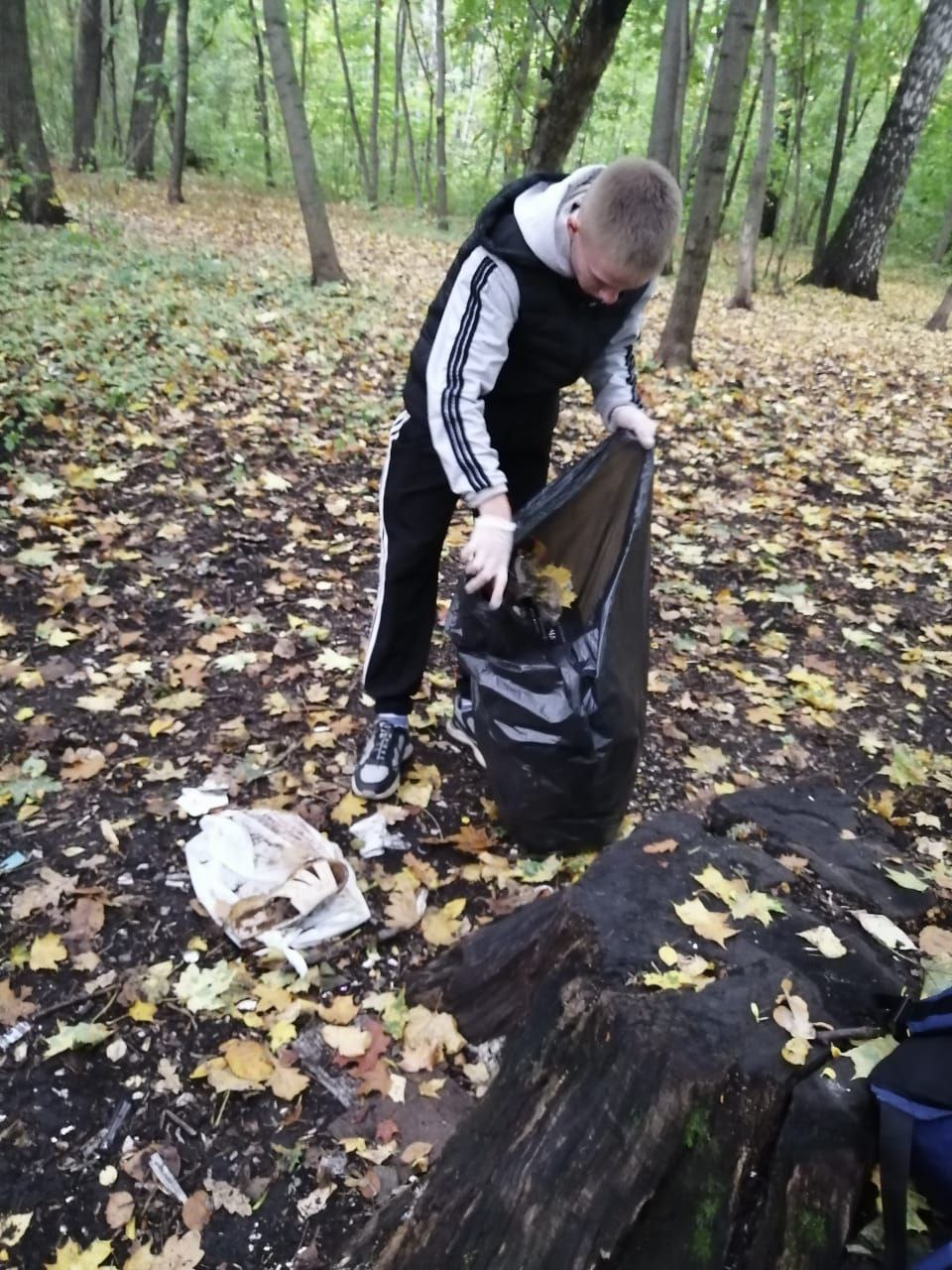 В Уфе «ЗЕЛЁНЫЕ» собрали более 50 мешков мусора в Непейцевском дендропарке В Уфе «ЗЕЛЁНЫЕ» собрали более 50 мешков мусора в Непейцевском дендропарке