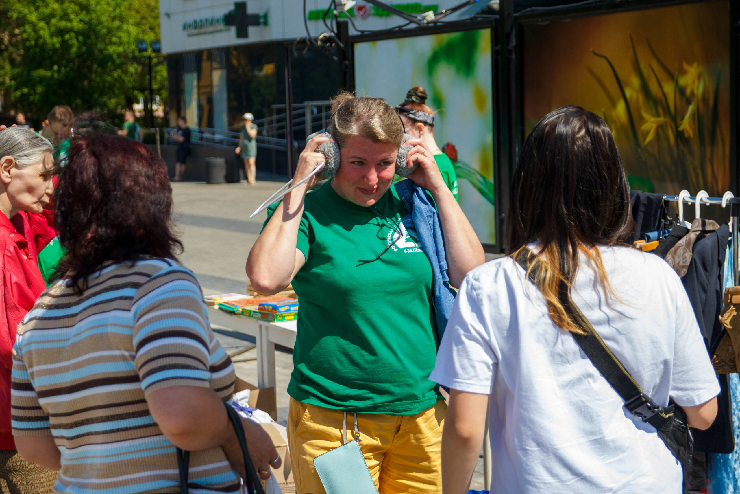 Жители Электростали принесли на «Зелёную субботу» более 1000 книг, игрушек,  настолок и предметов одежды Жители Электростали принесли на «Зелёную субботу» более 1000 книг, игрушек,  настолок и предметов одежды