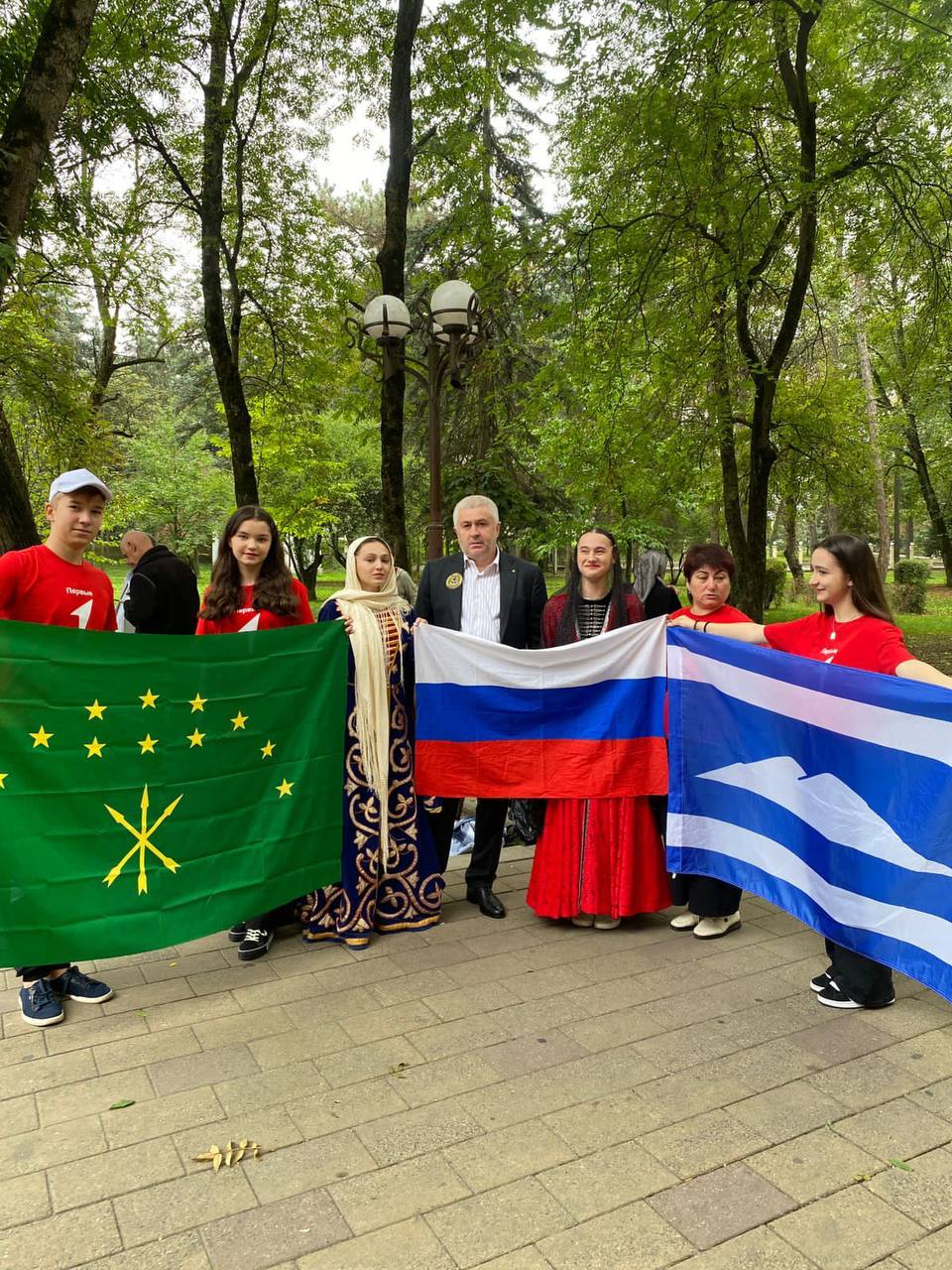 Депутат Парламента Кабардино-Балкарской Республики от партии «ЗЕЛЁНЫЕ» Аслан Алтуев поддержал участницу акции в поддержку СВО Депутат Парламента Кабардино-Балкарской Республики от партии «ЗЕЛЁНЫЕ» Аслан Алтуев поддержал участницу акции в поддержку СВО