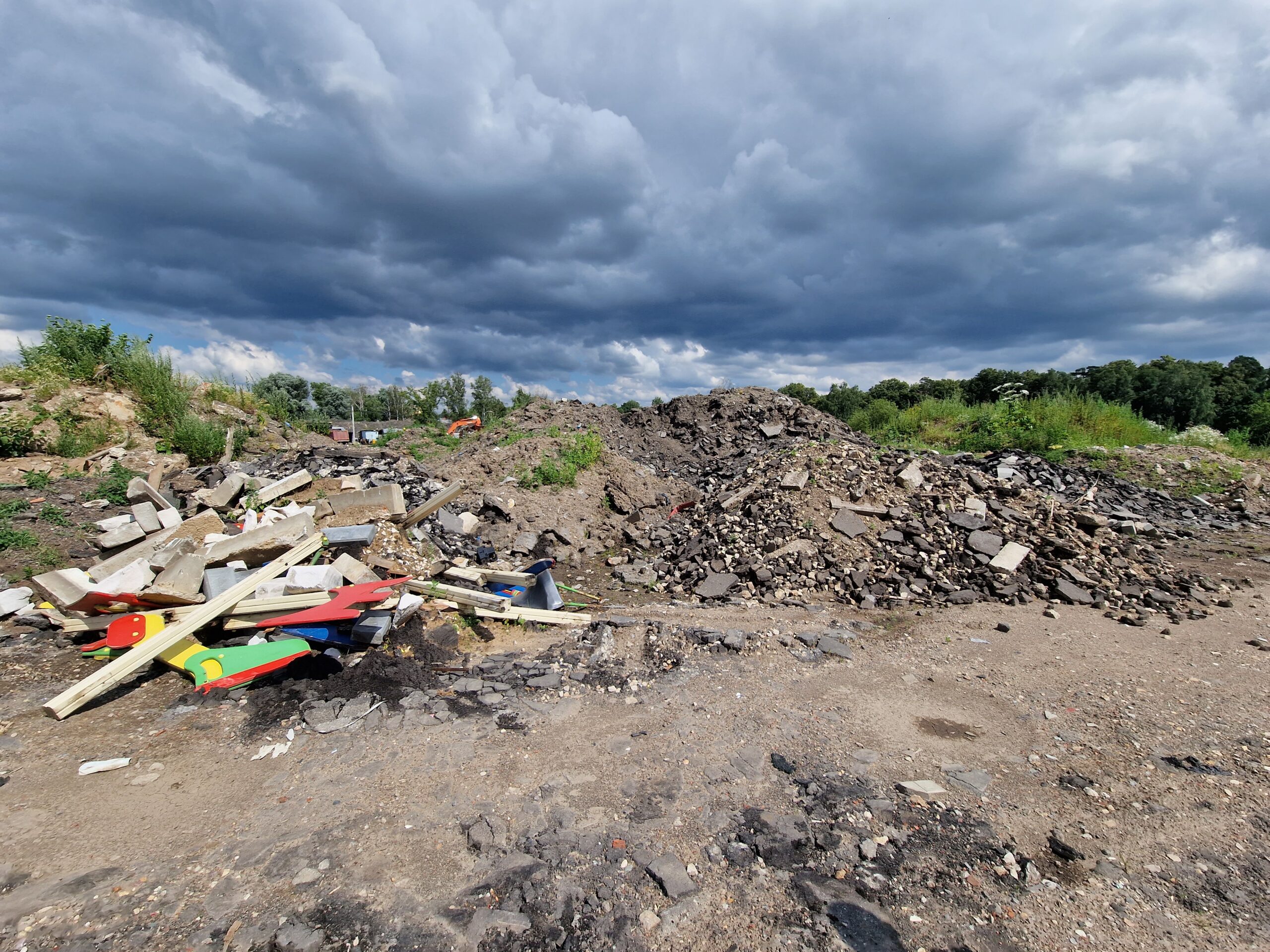 «ЗЕЛЁНЫЕ» требуют убрать свалку в водоохранной зоне Клязьмы «ЗЕЛЁНЫЕ» требуют убрать свалку в водоохранной зоне Клязьмы