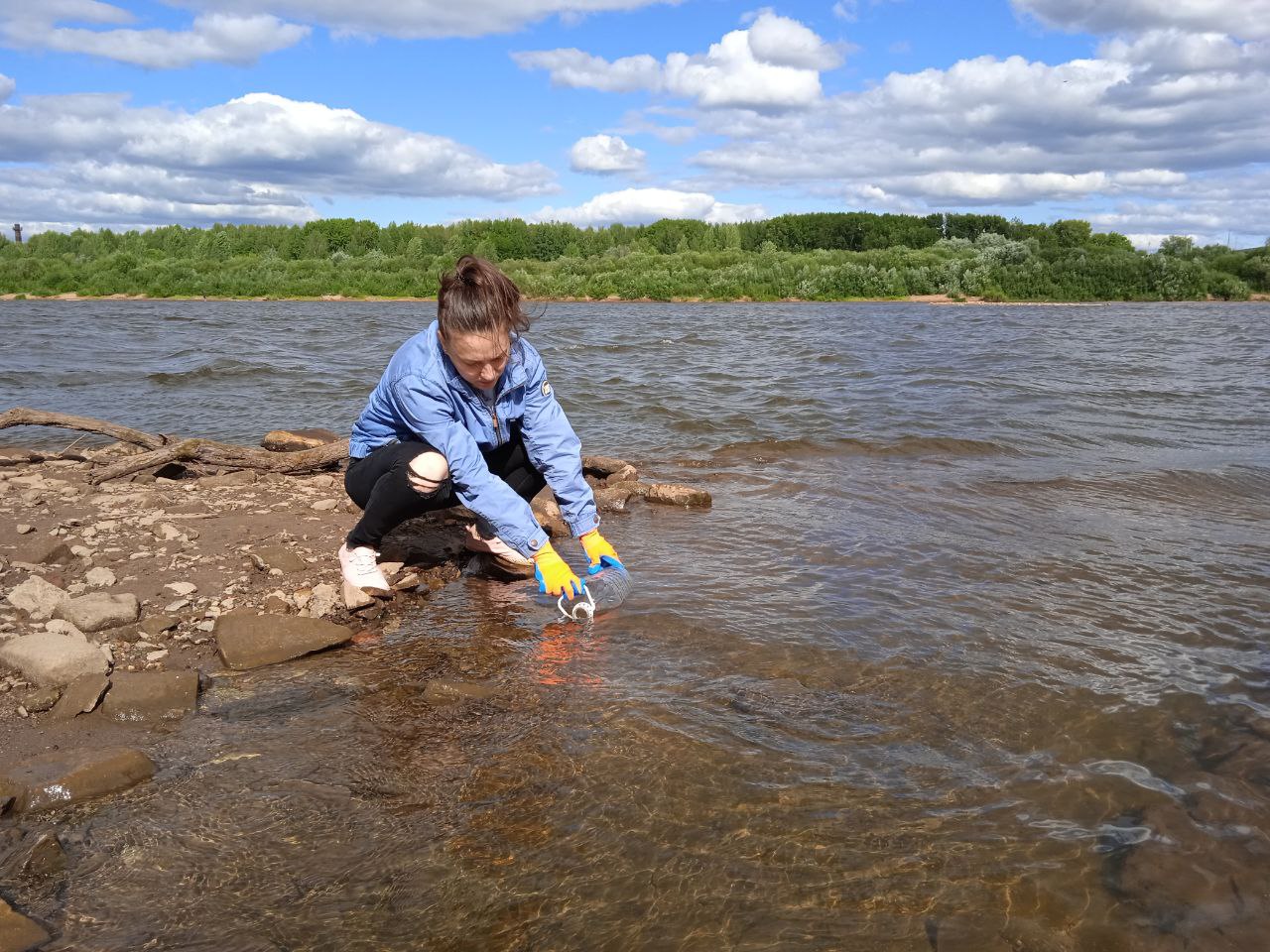 «ЗЕЛЁНЫЕ» Кирова провели экологический рейд по р. Вятке