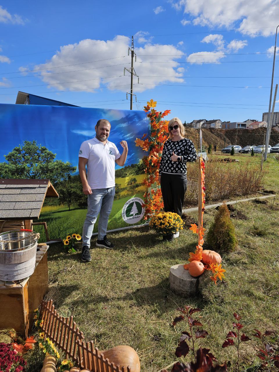 Крымские «ЗЕЛЁНЫЕ» высадили 330 роз и 60 деревьев Крымские «ЗЕЛЁНЫЕ» высадили 330 роз и 60 деревьев