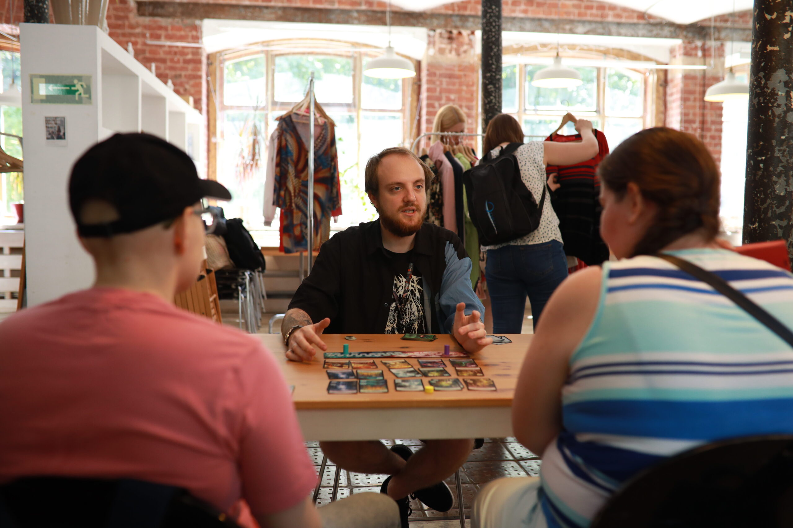 Москвичи принесли на «Зелёную субботу» более 1000 книг, игрушек и настолок Москвичи принесли на «Зелёную субботу» более 1000 книг, игрушек и настолок