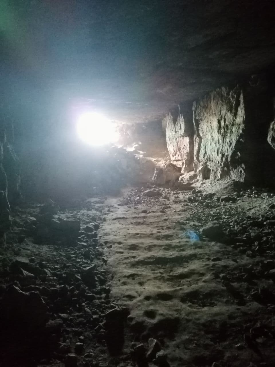 Самарские «ЗЕЛЁНЫЕ» собрали мусор в уникальных Сокских штольнях Самарские «ЗЕЛЁНЫЕ» собрали мусор в уникальных Сокских штольнях