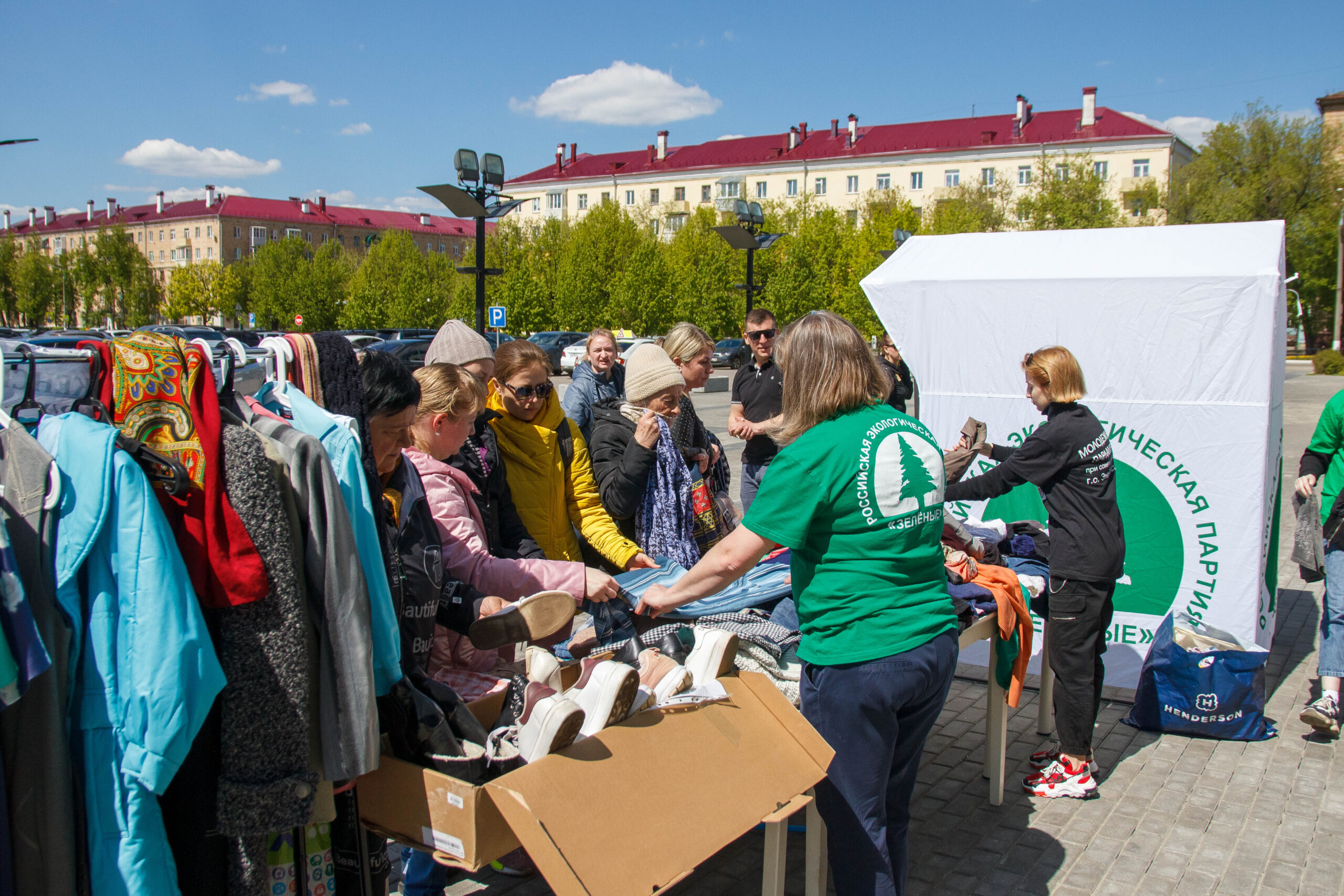 Более 550 предметов одежды принесли жители Электростали на акцию "Зелёная суббота" Более 550 предметов одежды принесли жители Электростали на акцию "Зелёная суббота"