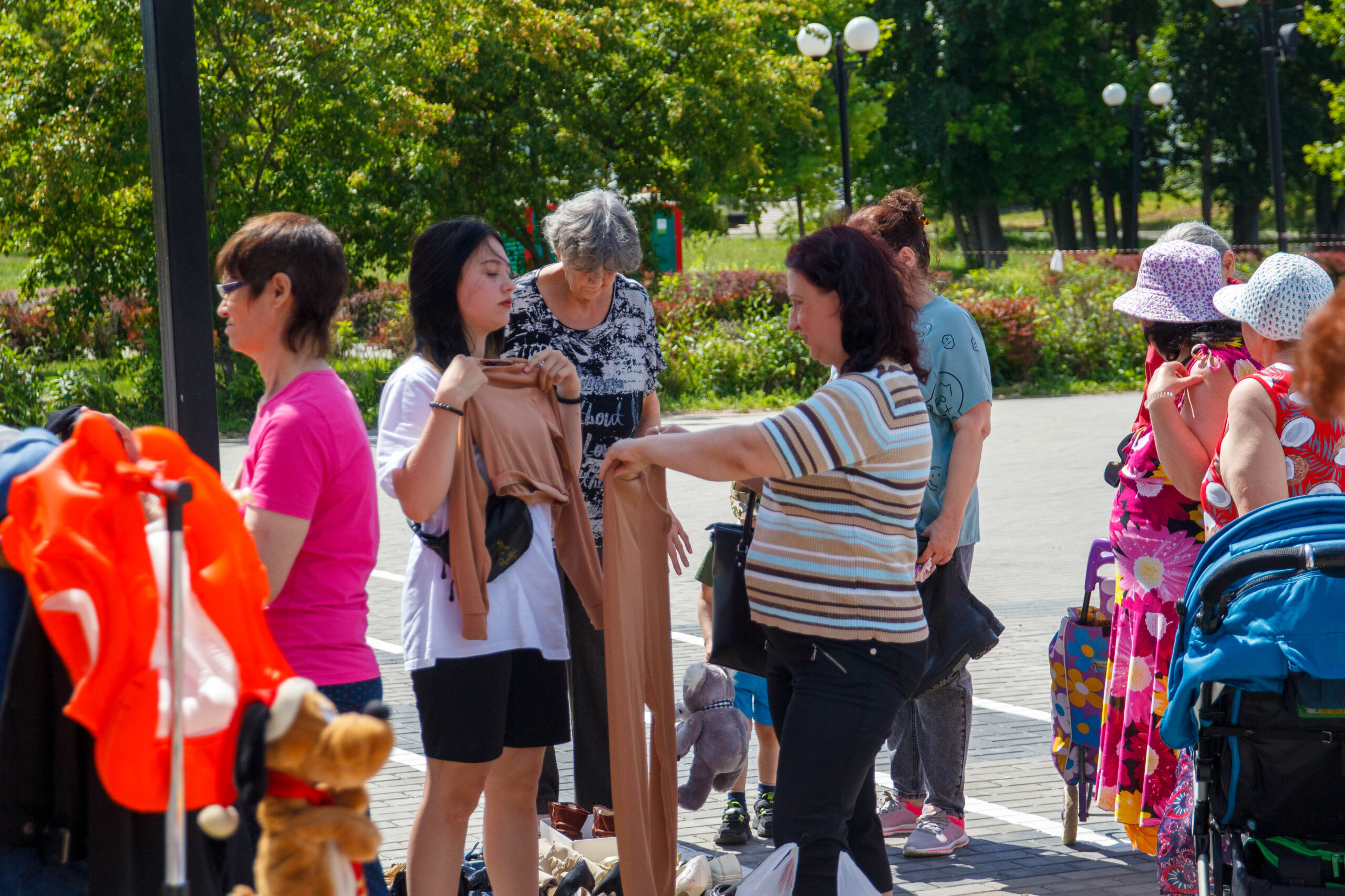 Жители Электростали принесли на «Зелёную субботу» более 1000 книг, игрушек,  настолок и предметов одежды Жители Электростали принесли на «Зелёную субботу» более 1000 книг, игрушек,  настолок и предметов одежды