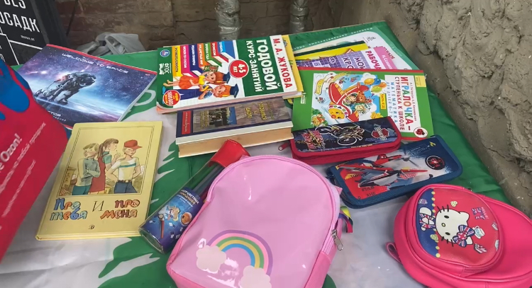 В Ростове-на-Дону в минувшую субботу обменялись школьными принадлежностями В Ростове-на-Дону в минувшую субботу обменялись школьными принадлежностями