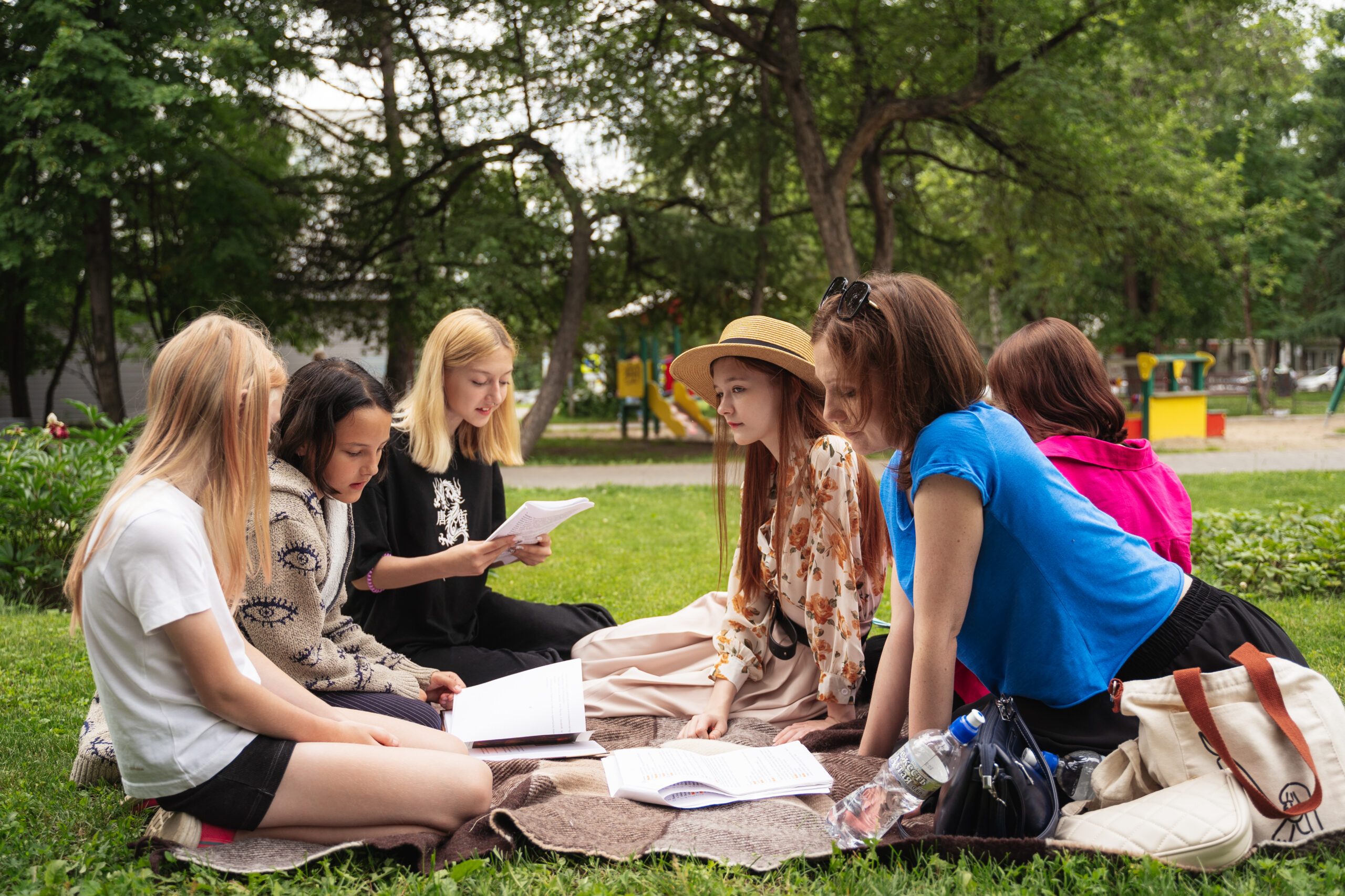 Жители Новосибирска принесли на «Зелёную субботу» более 300 книг и игрушек Жители Новосибирска принесли на «Зелёную субботу» более 300 книг и игрушек