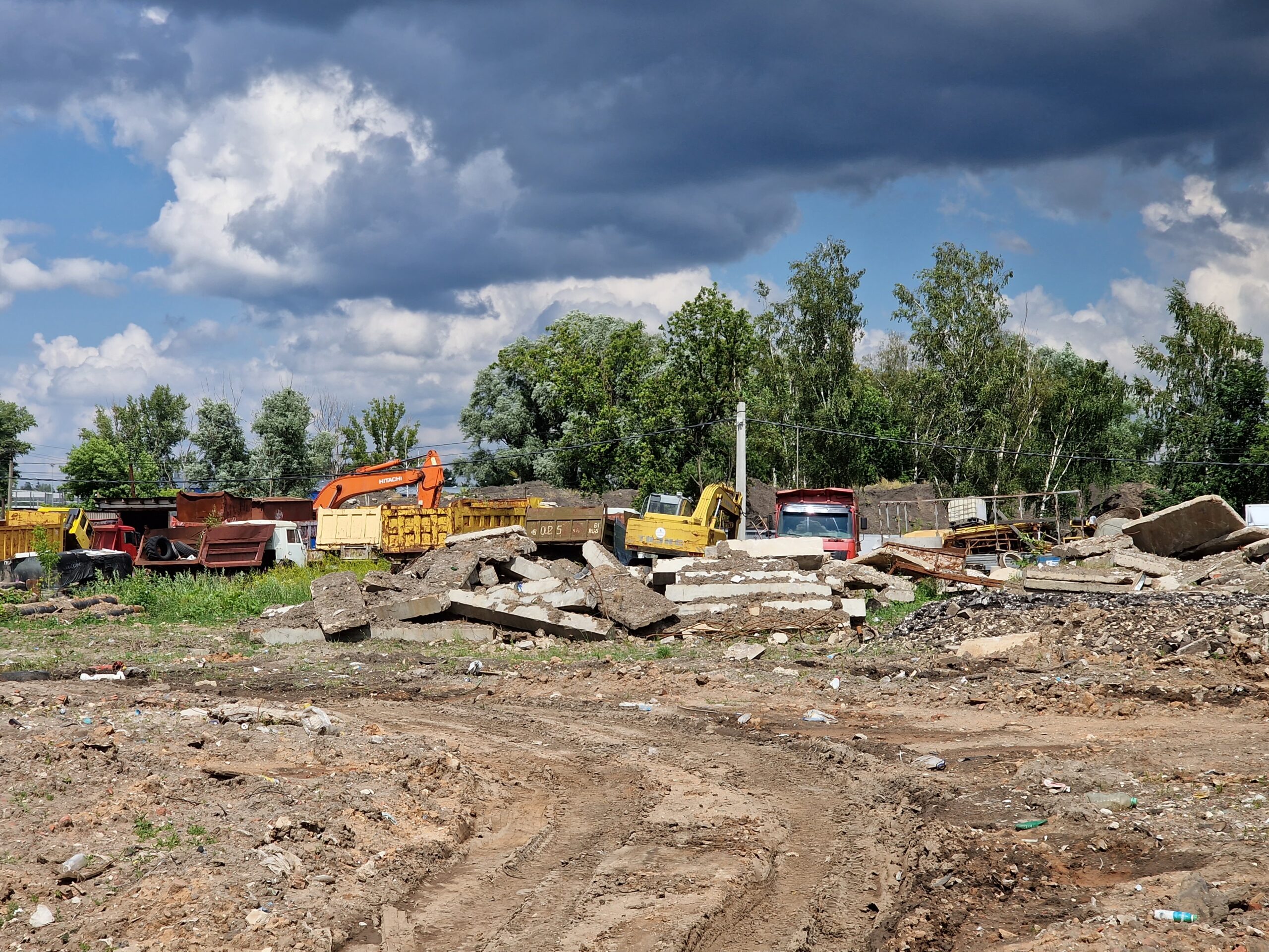 «ЗЕЛЁНЫЕ» требуют убрать свалку в водоохранной зоне Клязьмы «ЗЕЛЁНЫЕ» требуют убрать свалку в водоохранной зоне Клязьмы