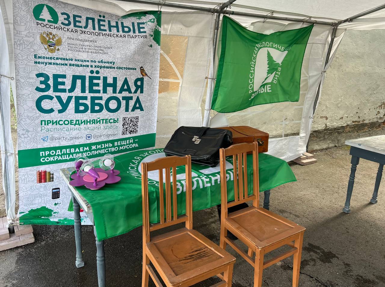 На «интерьерной» «Зелёной субботе» новгородцы учились реставрировать мебель На «интерьерной» «Зелёной субботе» новгородцы учились реставрировать мебель