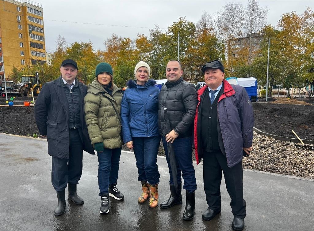 В Уфе «ЗЕЛЁНЫЕ» высадили «Парламентскую аллею» В Уфе «ЗЕЛЁНЫЕ» высадили «Парламентскую аллею»