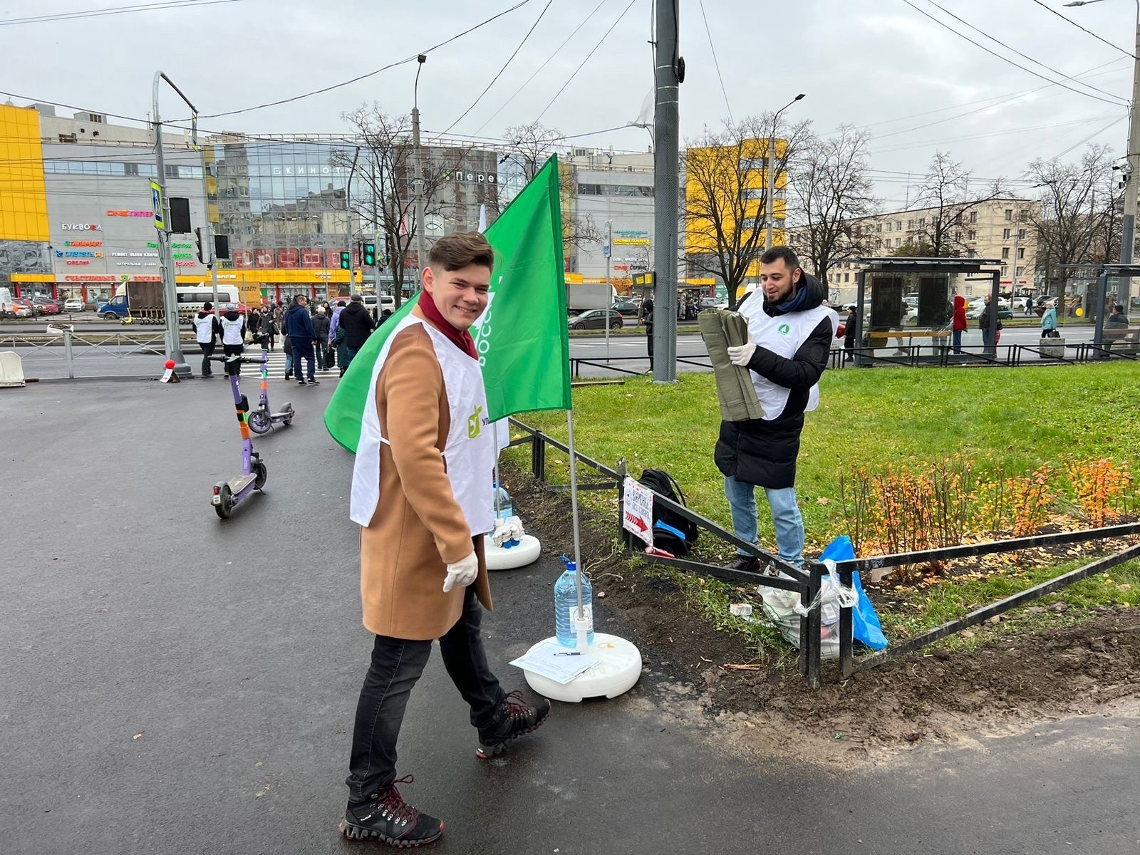 На акции «Сортируй» питерские «Зелёные» собрали еще около 100 подписей за корректировку бюджета по очистке реки Новая На акции «Сортируй» питерские «Зелёные» собрали еще около 100 подписей за корректировку бюджета по очистке реки Новая