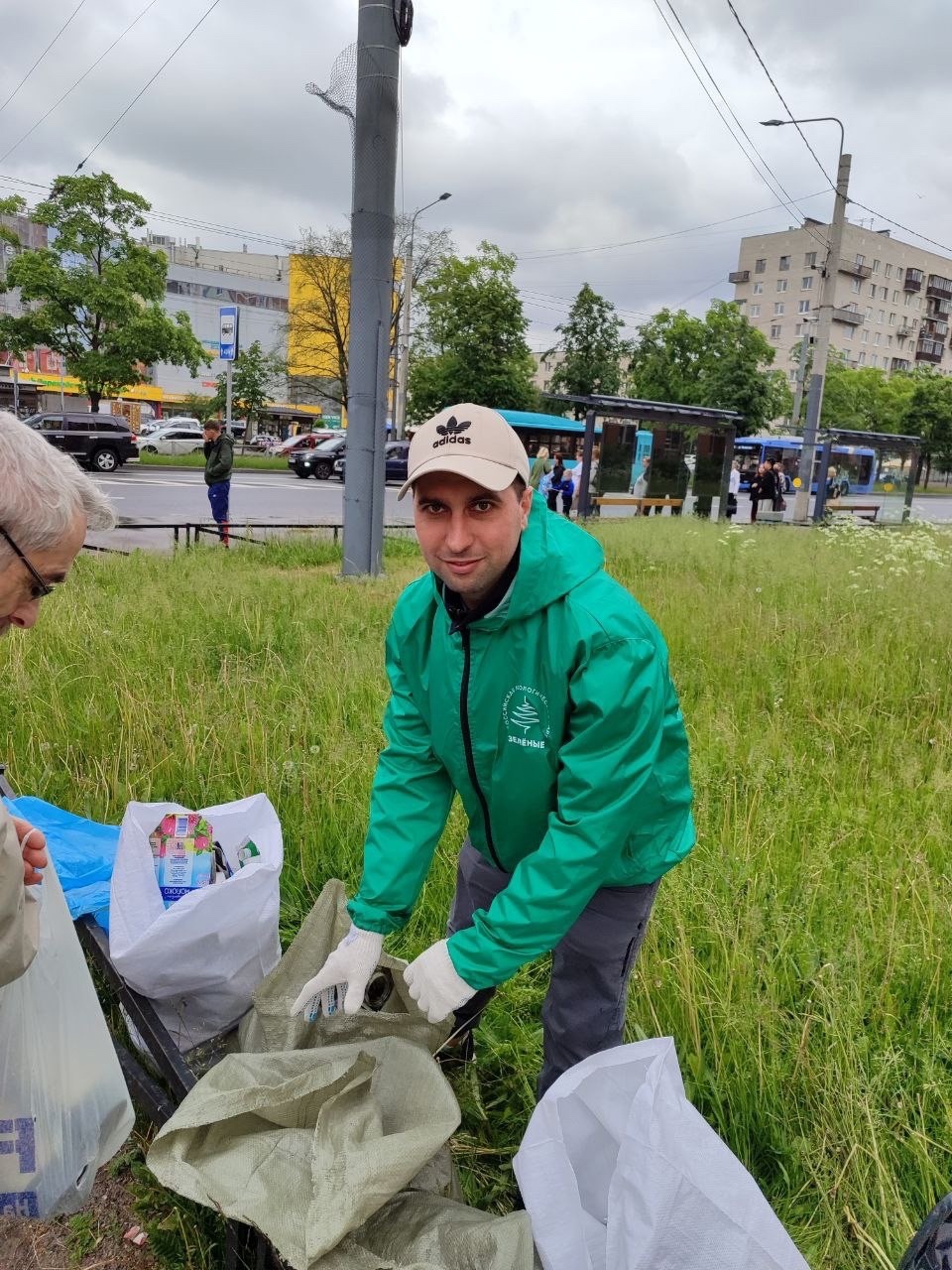 «ЗЕЛЁНЫЕ» на акции «Сортируй» собрали более 30 мешков вторсырья у жителей Петербурга «ЗЕЛЁНЫЕ» на акции «Сортируй» собрали более 30 мешков вторсырья у жителей Петербурга